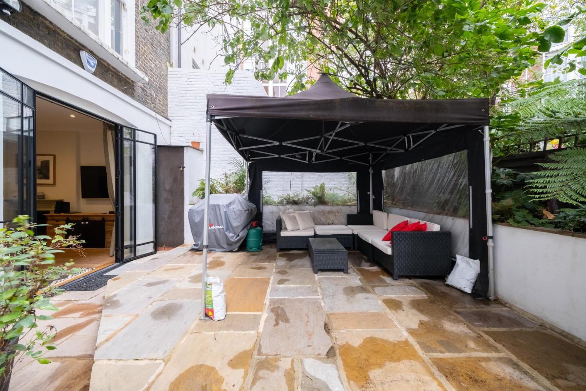 Gorgeous 2bd Flat With Patio - South Kensington! Apartment London