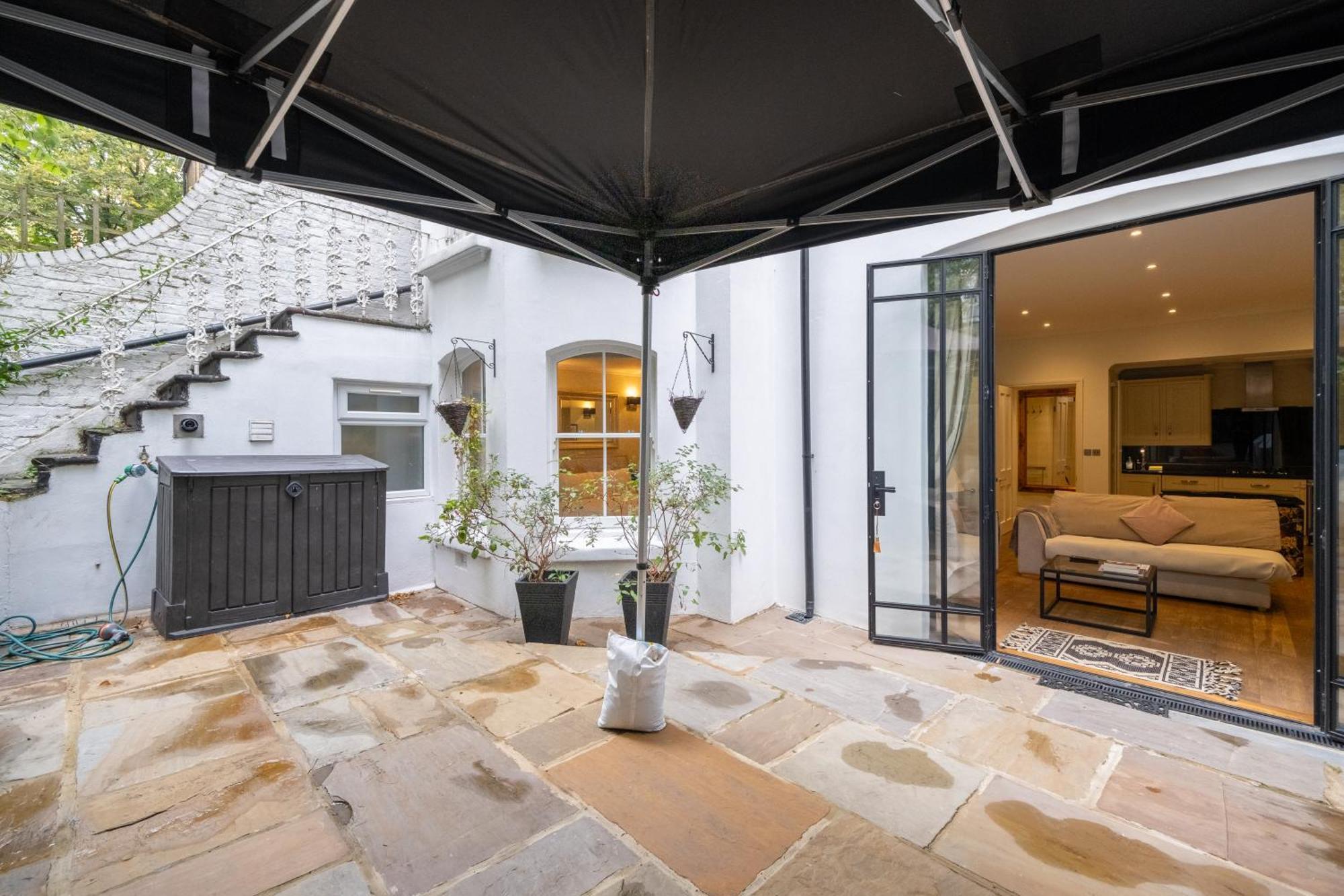 Gorgeous 2bd Flat With Patio - South Kensington! *
