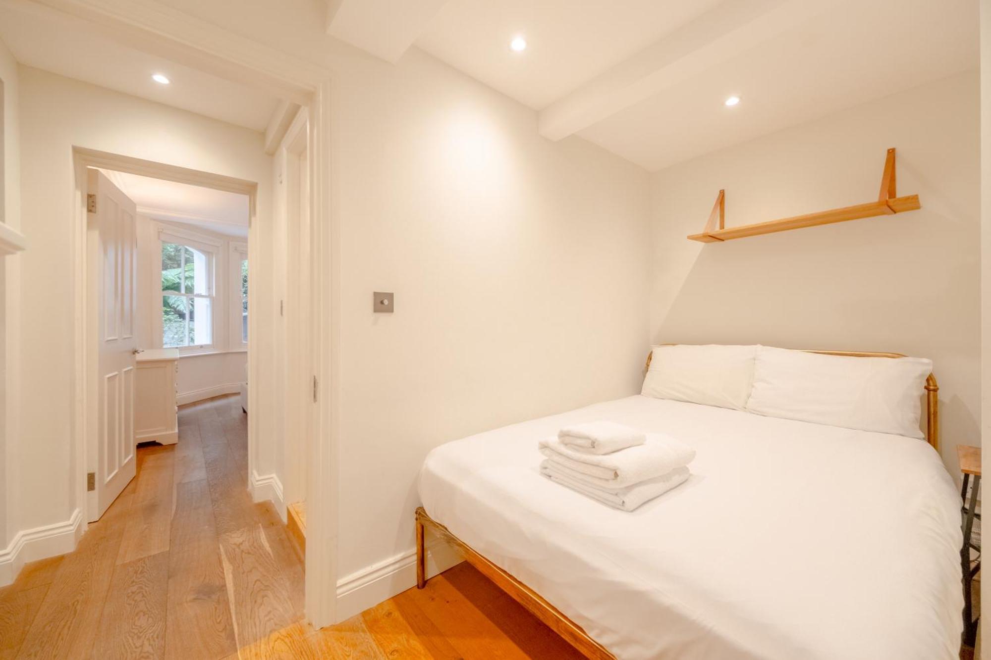 Gorgeous 2bd Flat With Patio - South Kensington! Apartment *