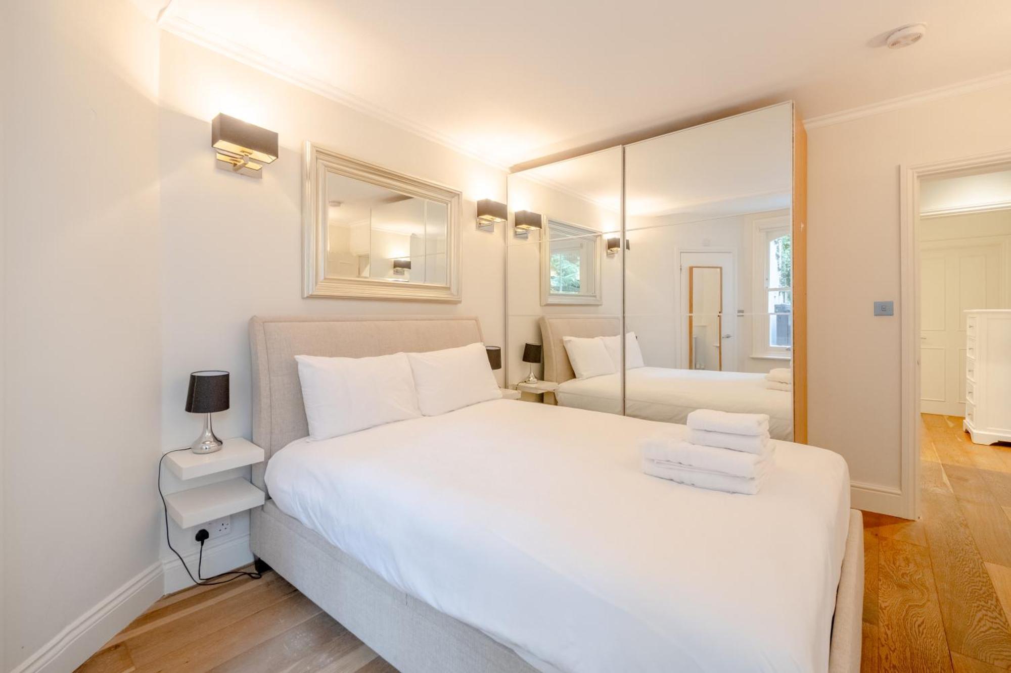 Gorgeous 2bd Flat With Patio - South Kensington! London