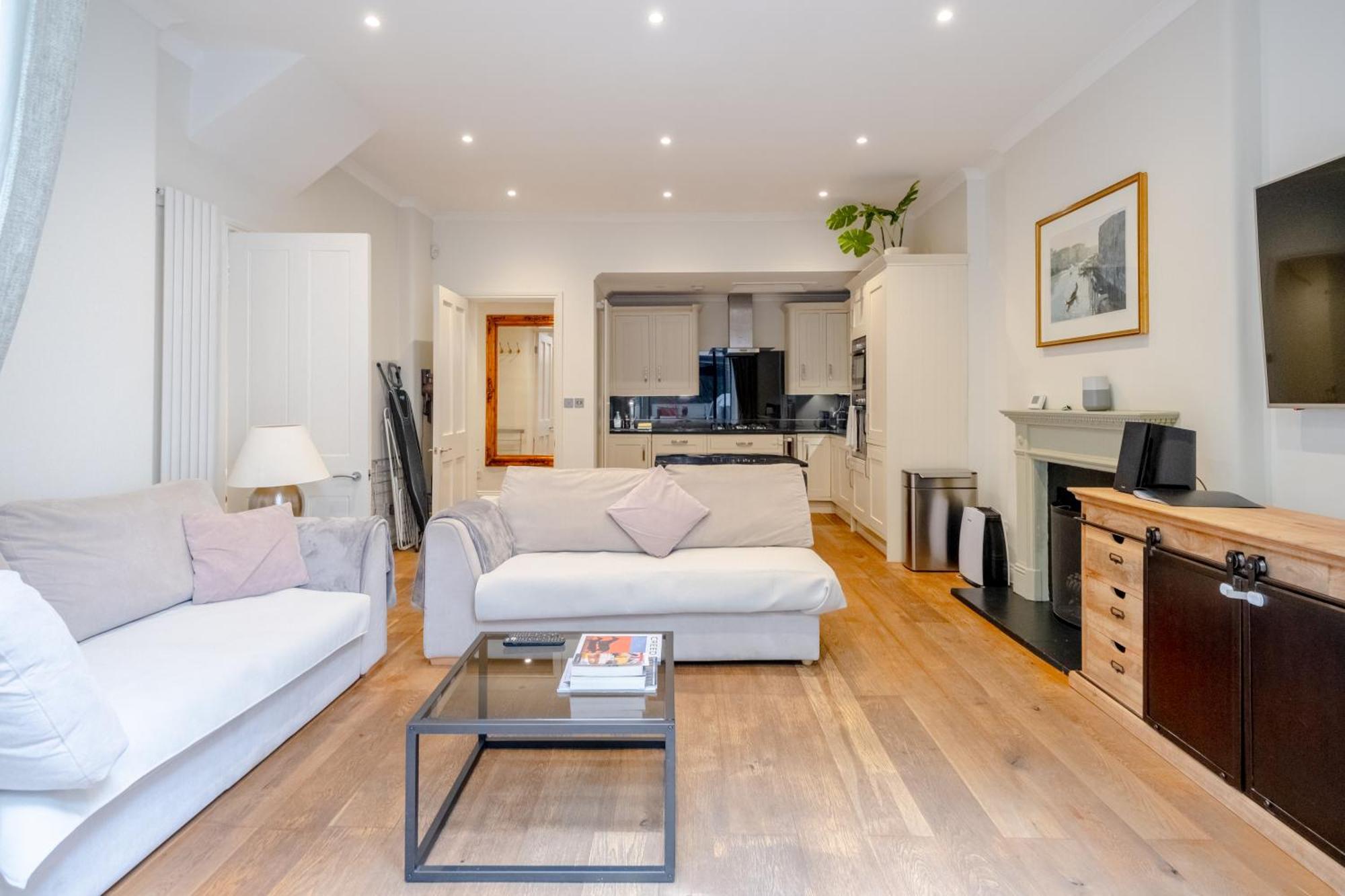 Apartment Gorgeous 2bd Flat With Patio - South Kensington!