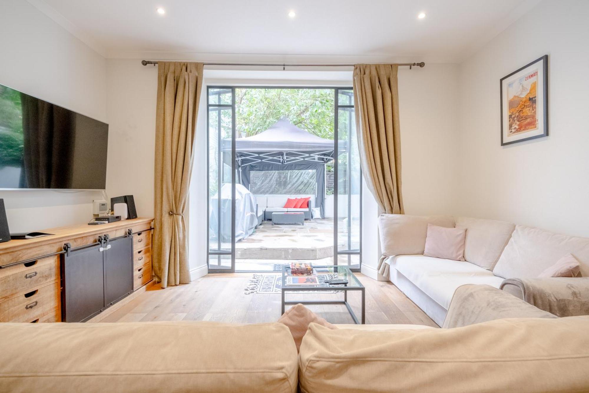Gorgeous 2bd Flat With Patio - South Kensington! Apartment London