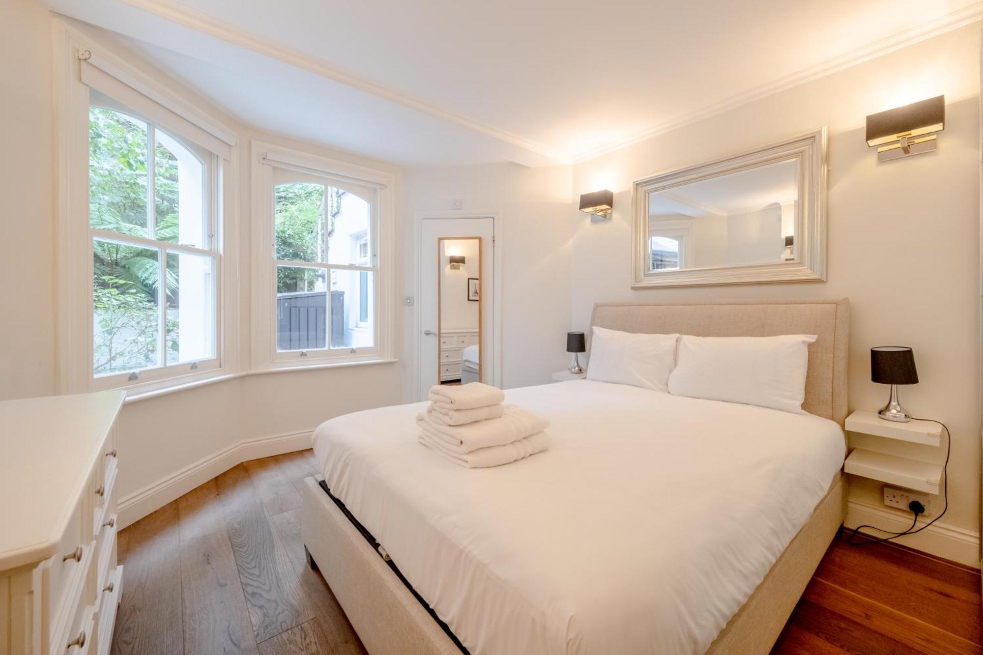 Apartment Gorgeous 2bd Flat With Patio - South Kensington! London