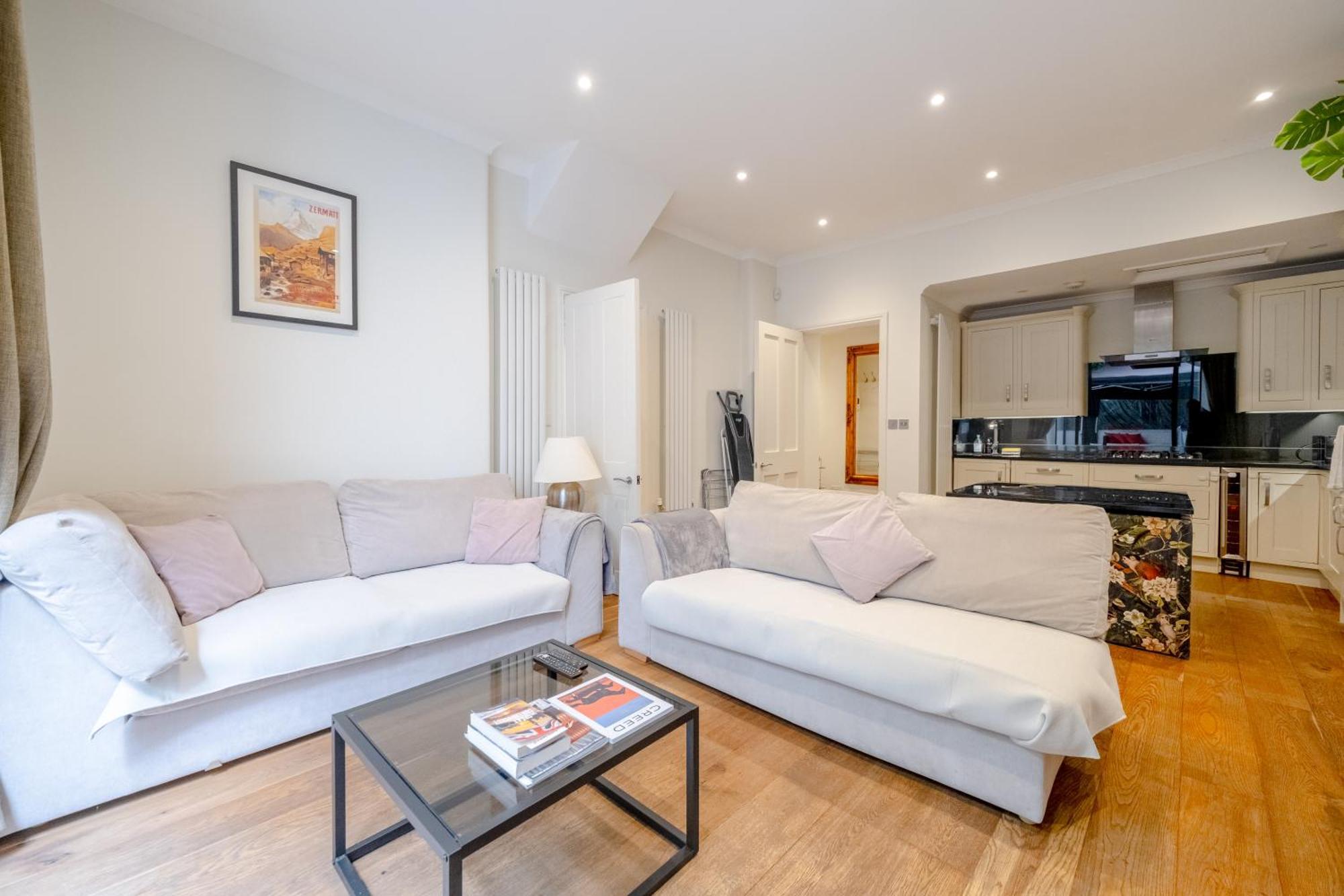 Gorgeous 2bd Flat With Patio - South Kensington! *