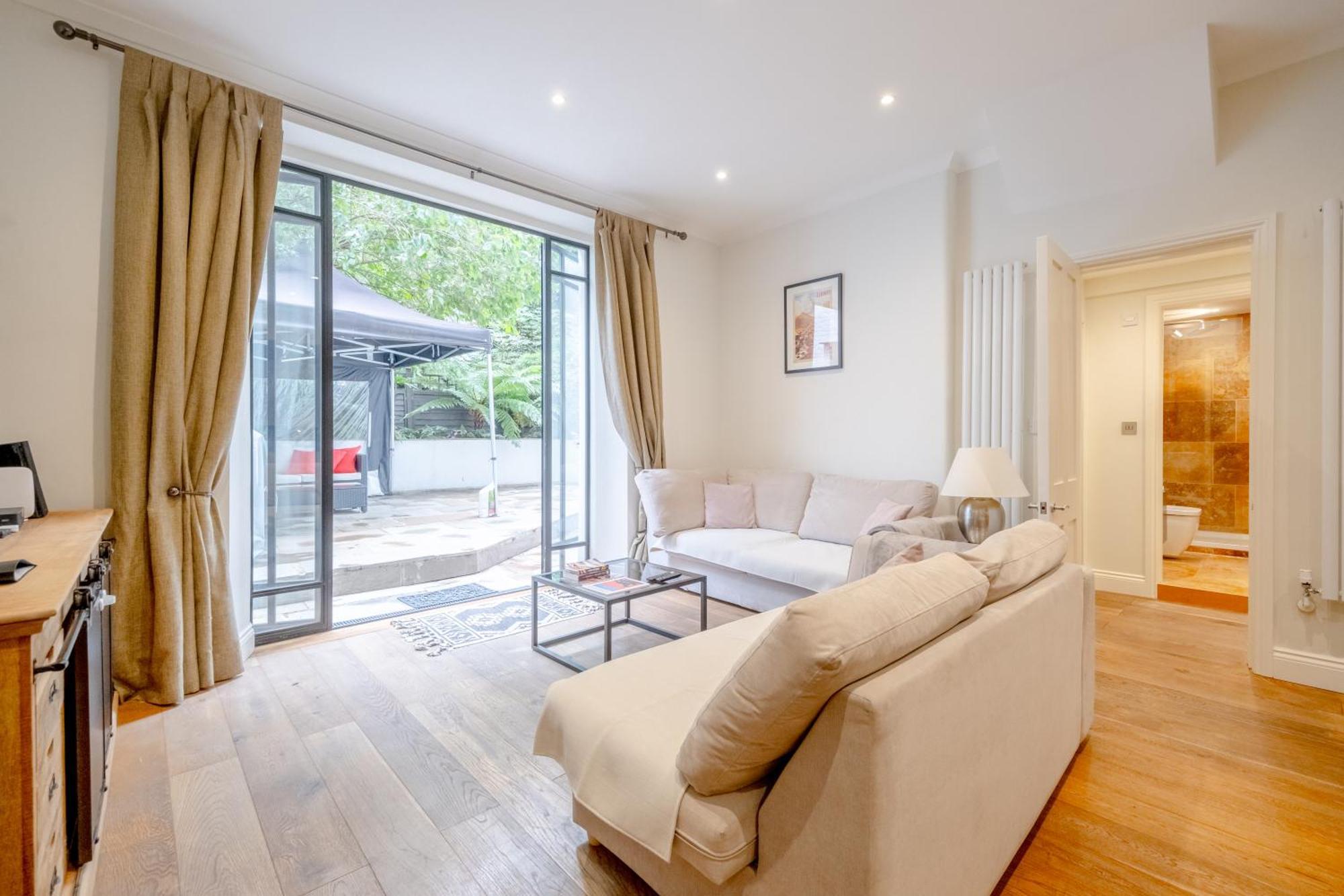 Gorgeous 2bd Flat With Patio - South Kensington! London