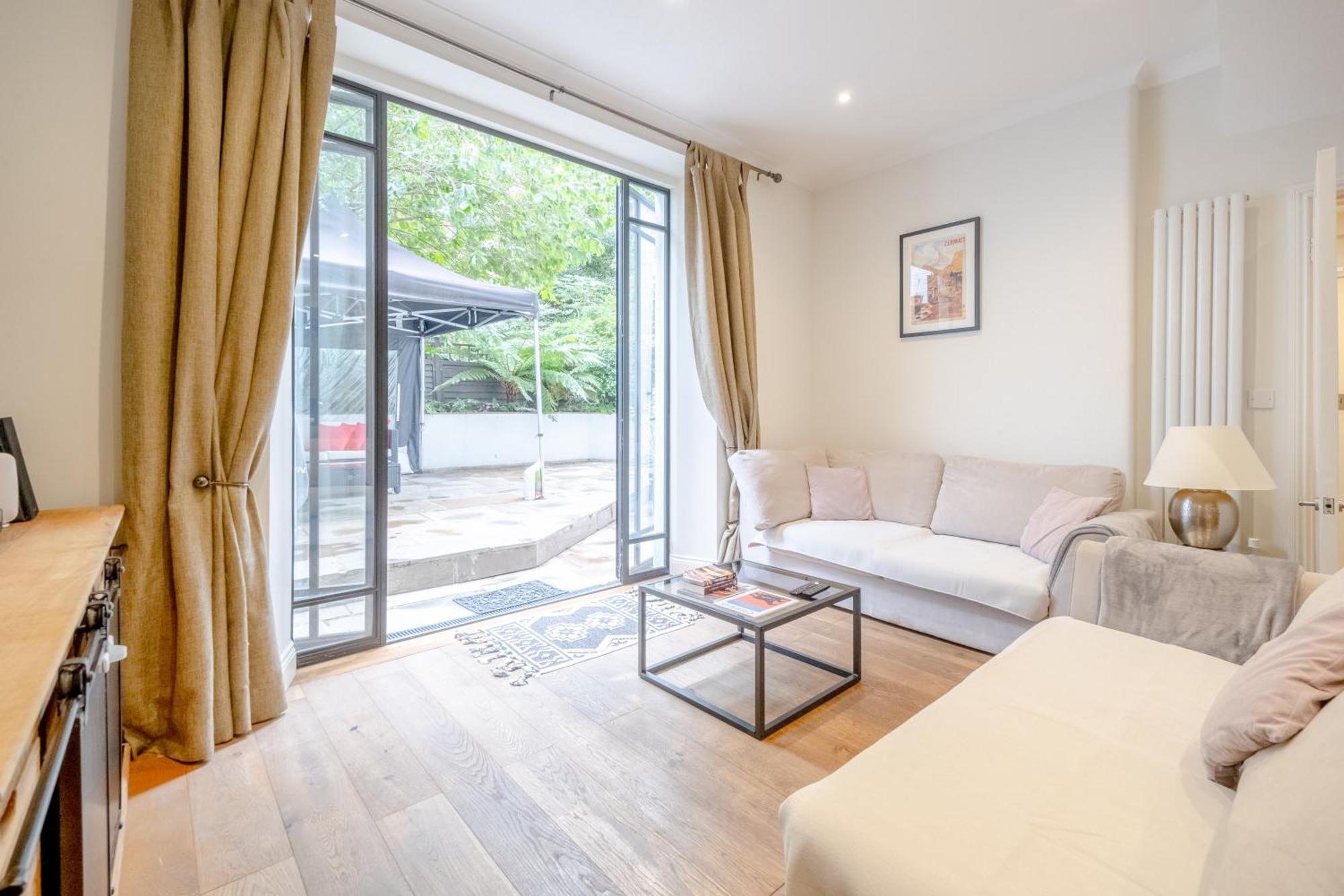 Gorgeous 2bd Flat With Patio - South Kensington! Apartment *