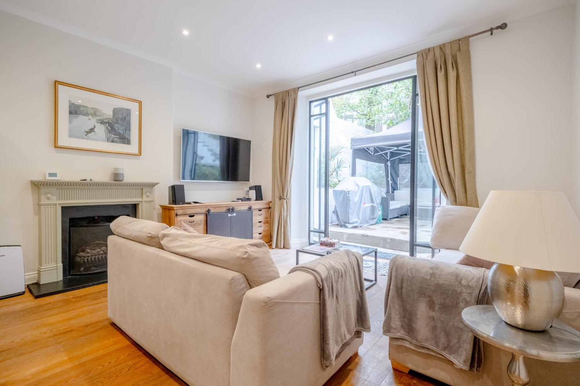 Gorgeous 2bd Flat With Patio - South Kensington! Apartamento Londres