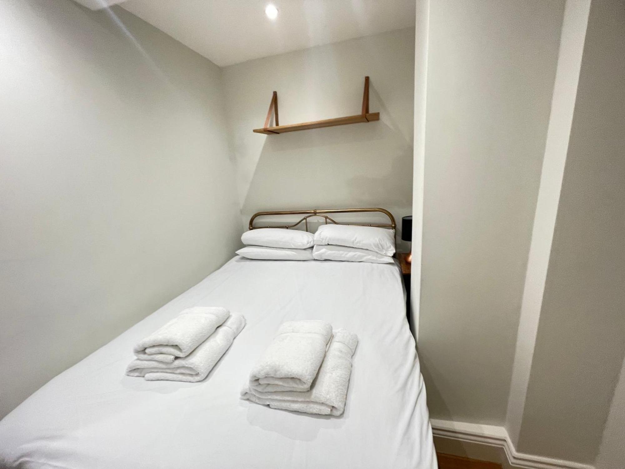 Apartment Gorgeous 2bd Flat With Patio - South Kensington!