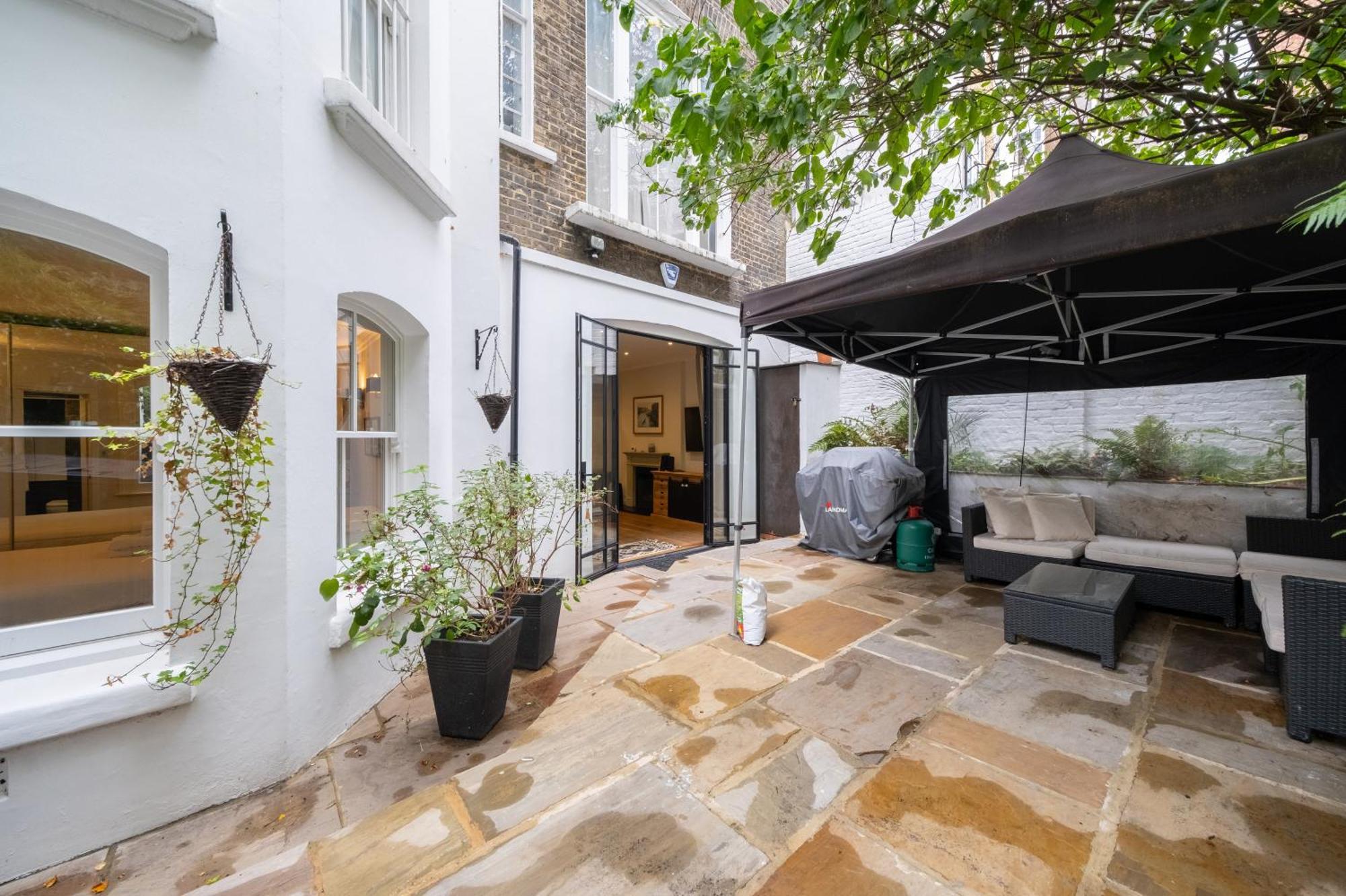 Gorgeous 2bd Flat With Patio - South Kensington! Apartment *