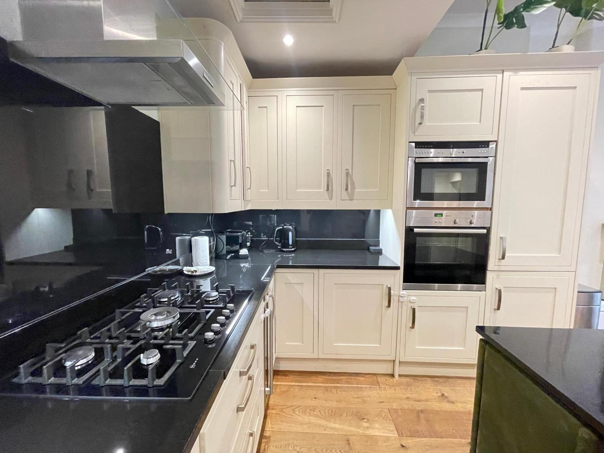 Gorgeous 2bd Flat With Patio - South Kensington! Apartment London