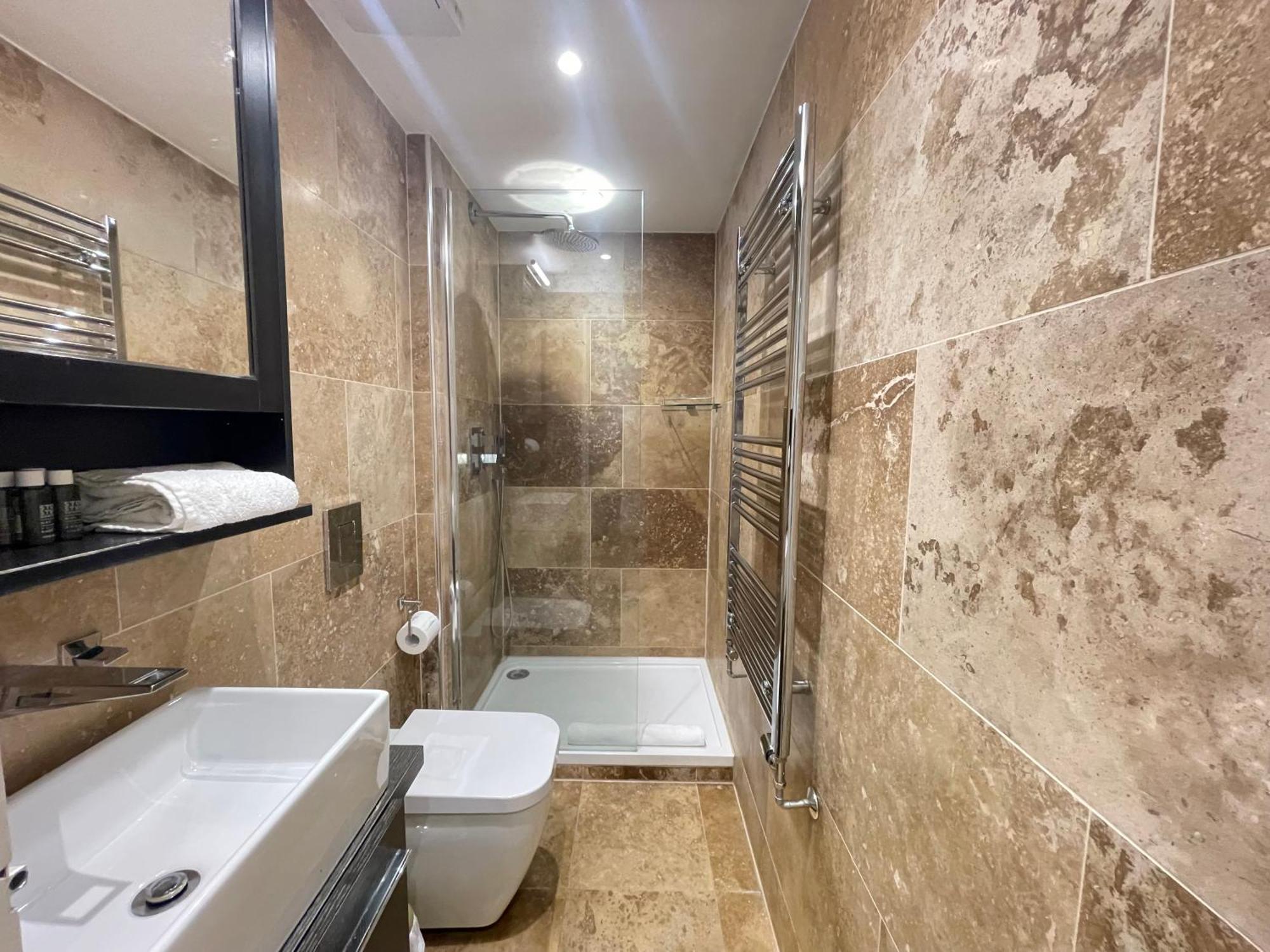 Gorgeous 2bd Flat With Patio - South Kensington! *