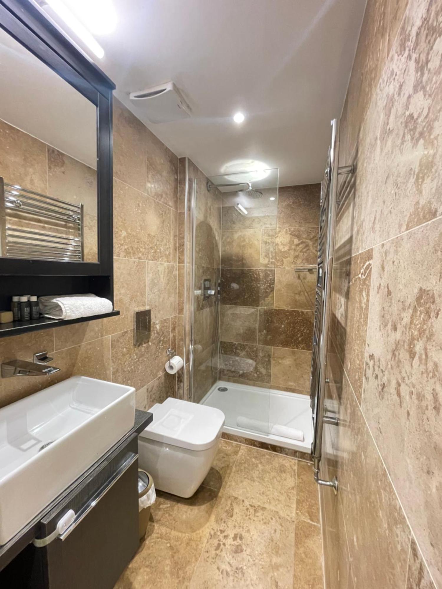 Gorgeous 2bd Flat With Patio - South Kensington! Apartment *