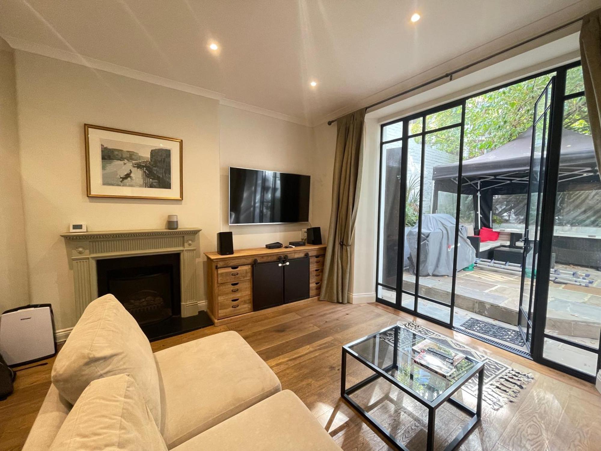 Gorgeous 2bd Flat With Patio - South Kensington! Apartment London