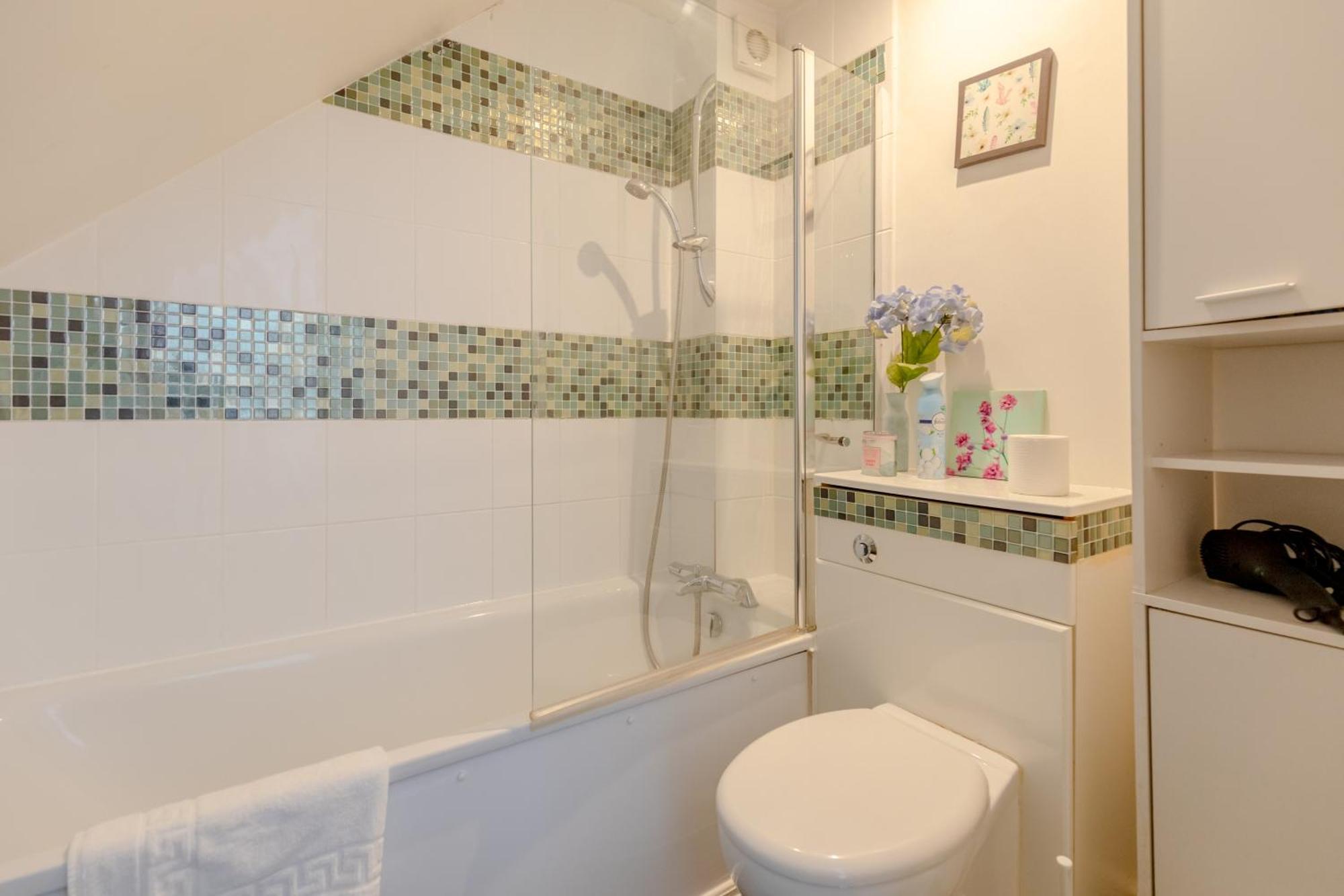 Radiant And Roomy 2bd Flat - Fulham! Apartment London