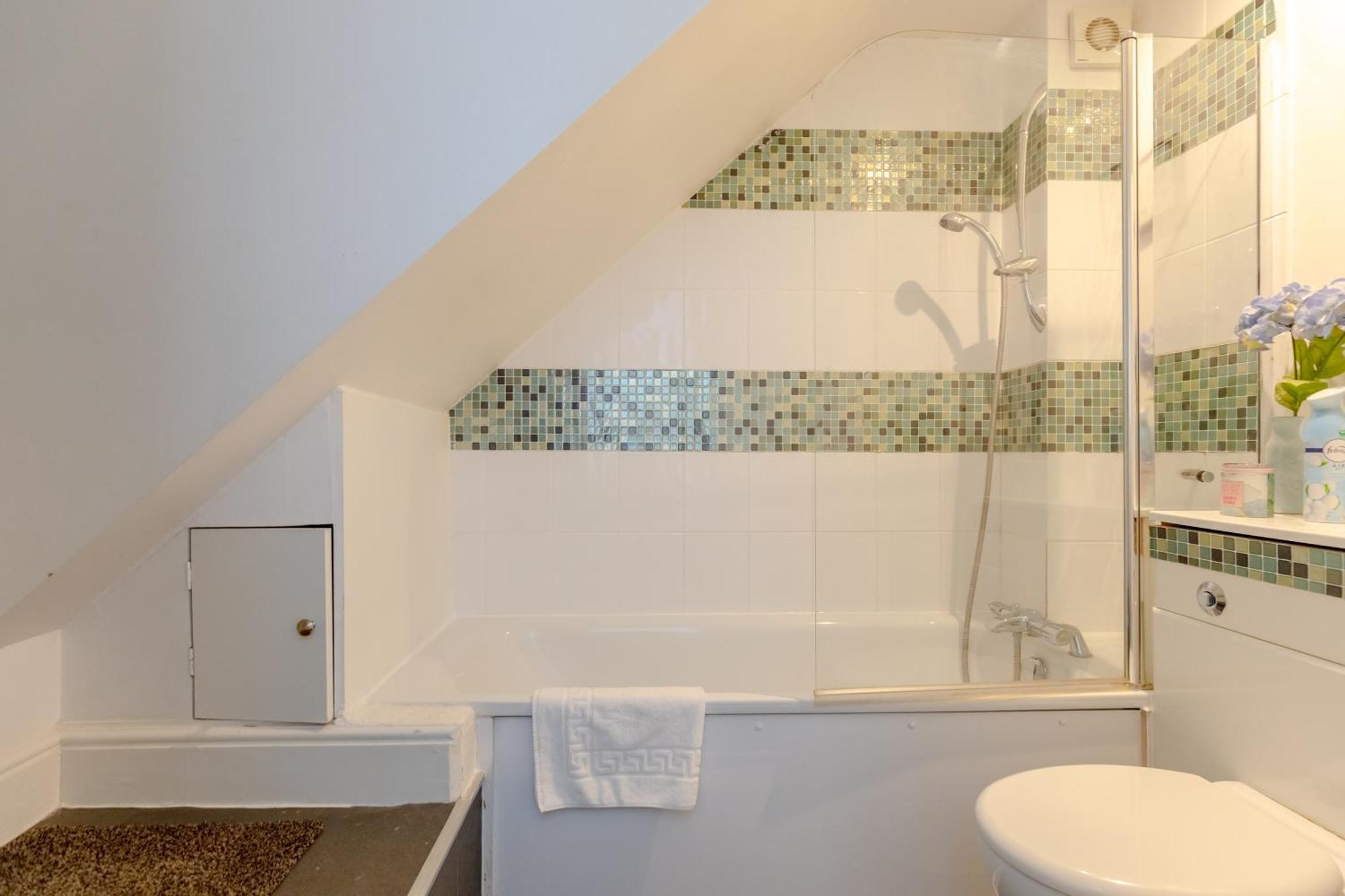 Radiant And Roomy 2bd Flat - Fulham! London