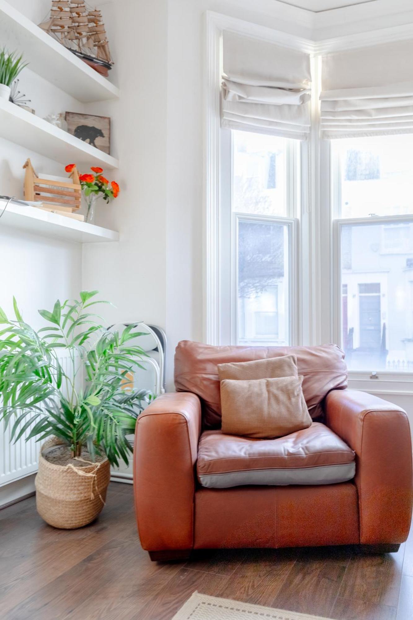 Radiant And Roomy 2bd Flat - Fulham! Apartment London