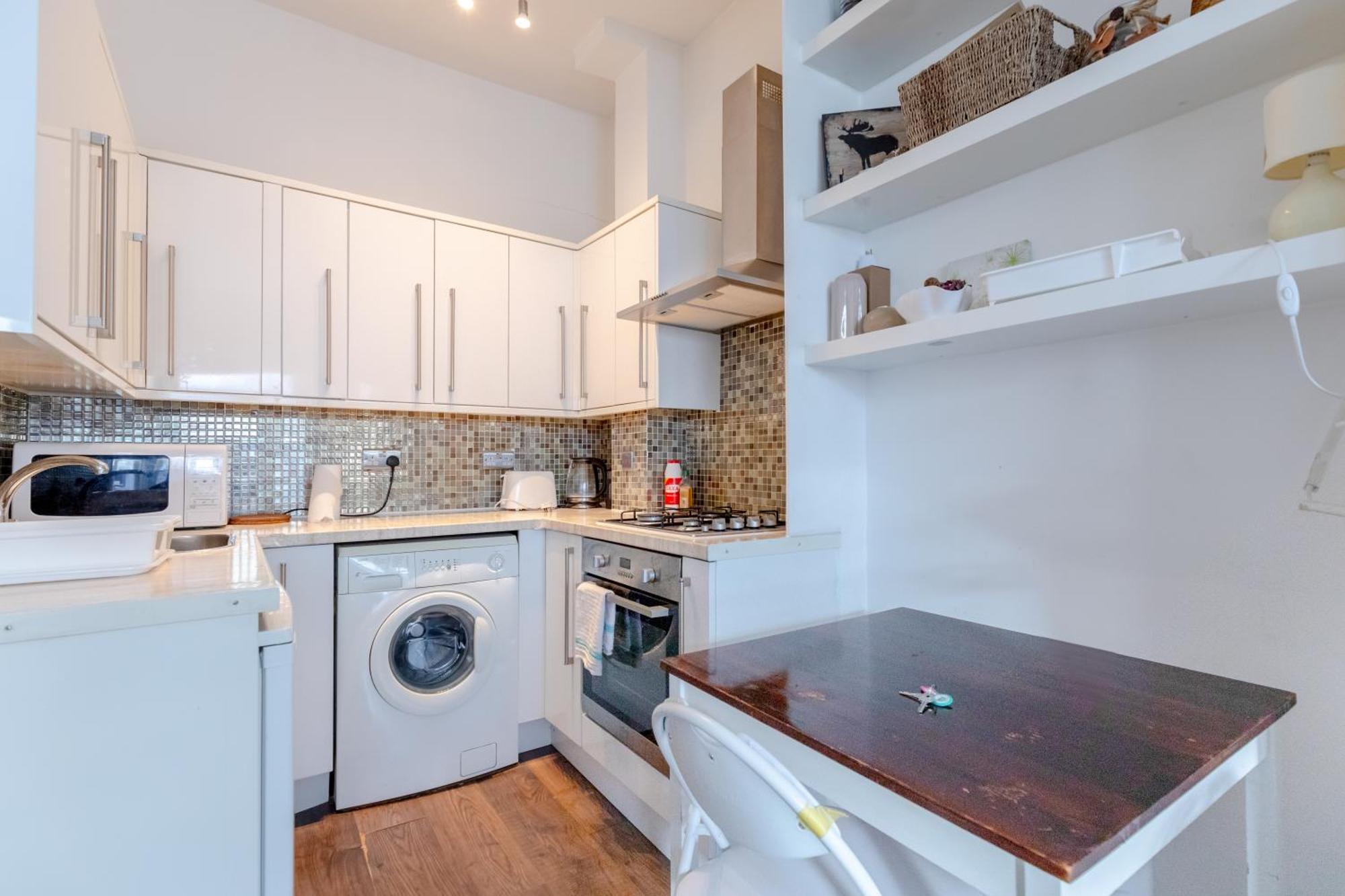 Radiant And Roomy 2bd Flat - Fulham! *