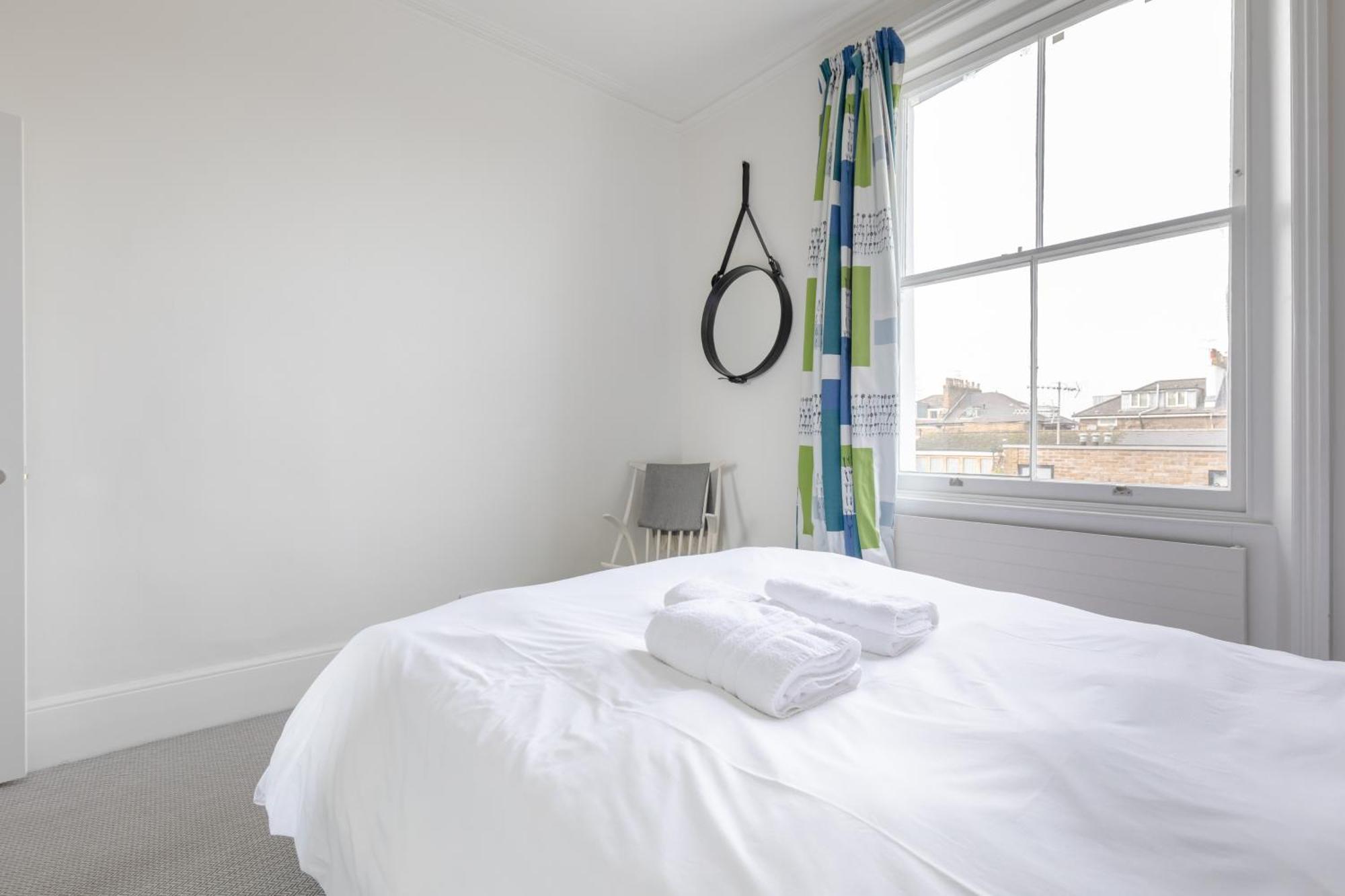 Apartment Charming 2bd Hideaway - Caledonian Road Camden! London