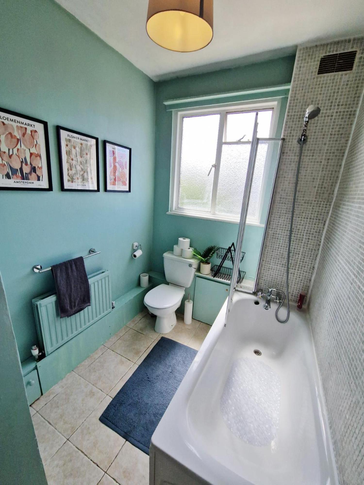 Stylish 1-bed Flat In Willesden With Private Patio Apartment London