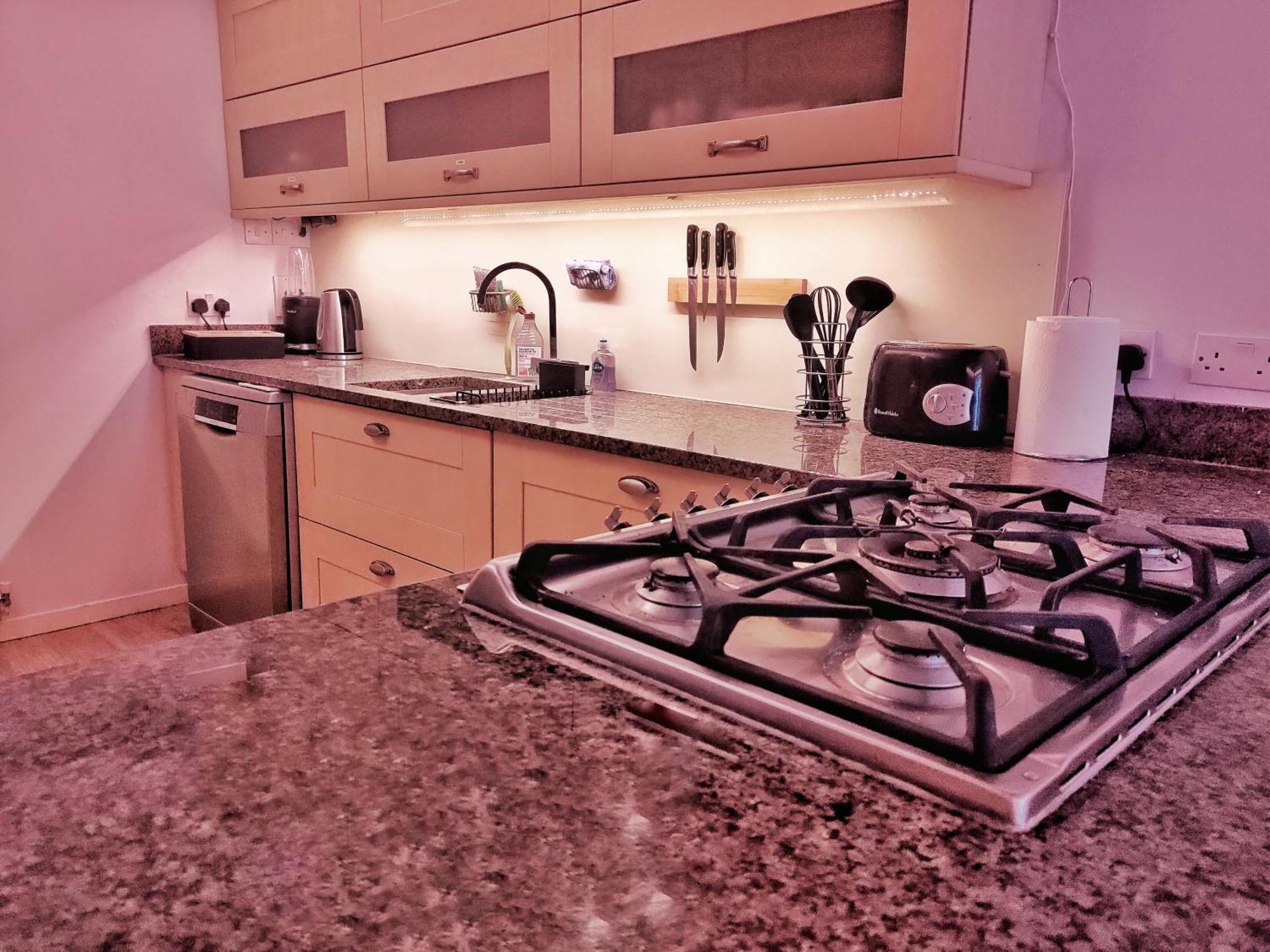 Cozy Ensuite In Authentic With Garden Terrace In Prime Location Just East Of Homestay