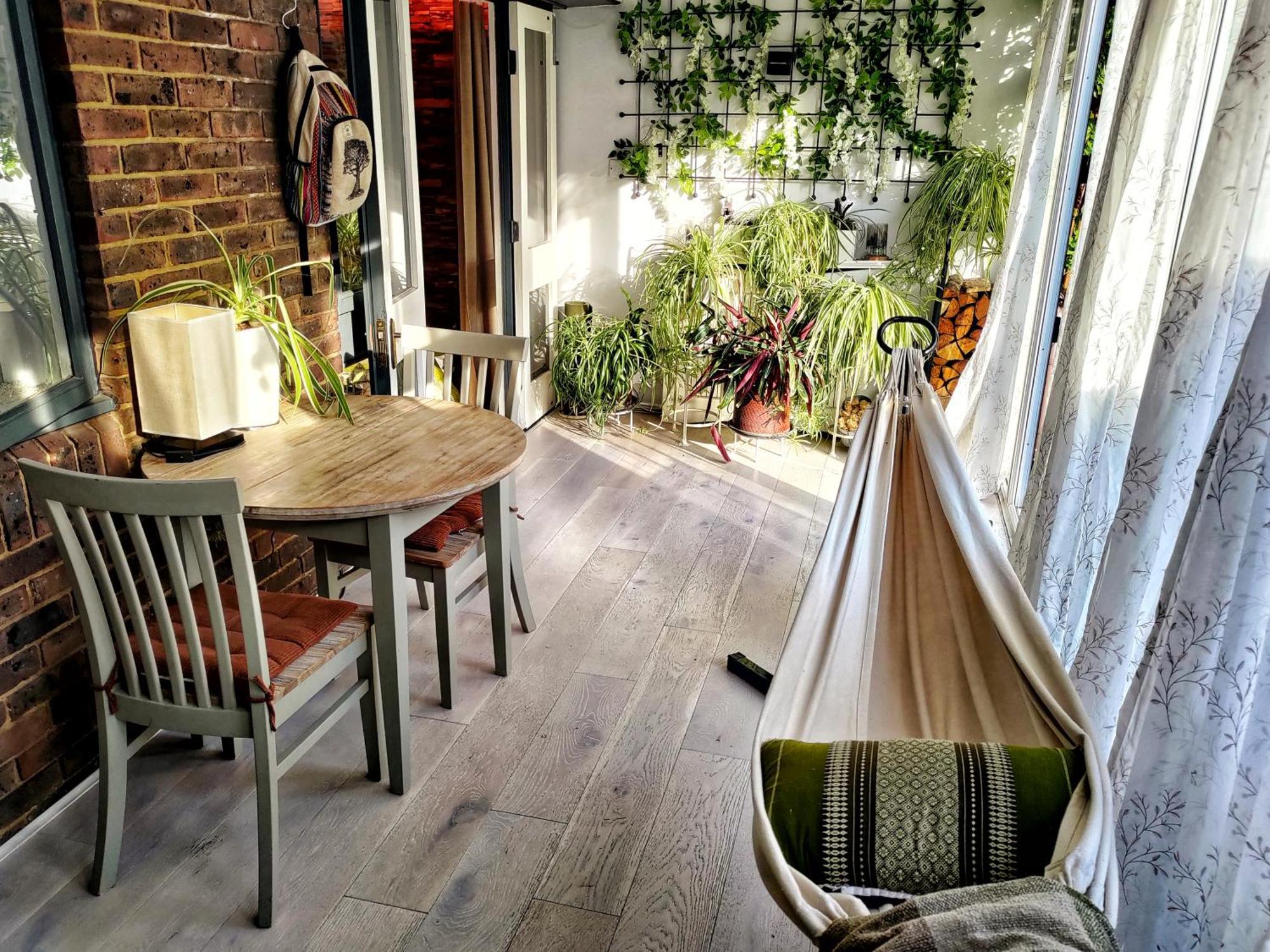 Homestay Cozy Ensuite In Authentic With Garden Terrace In Prime Location Just East Of