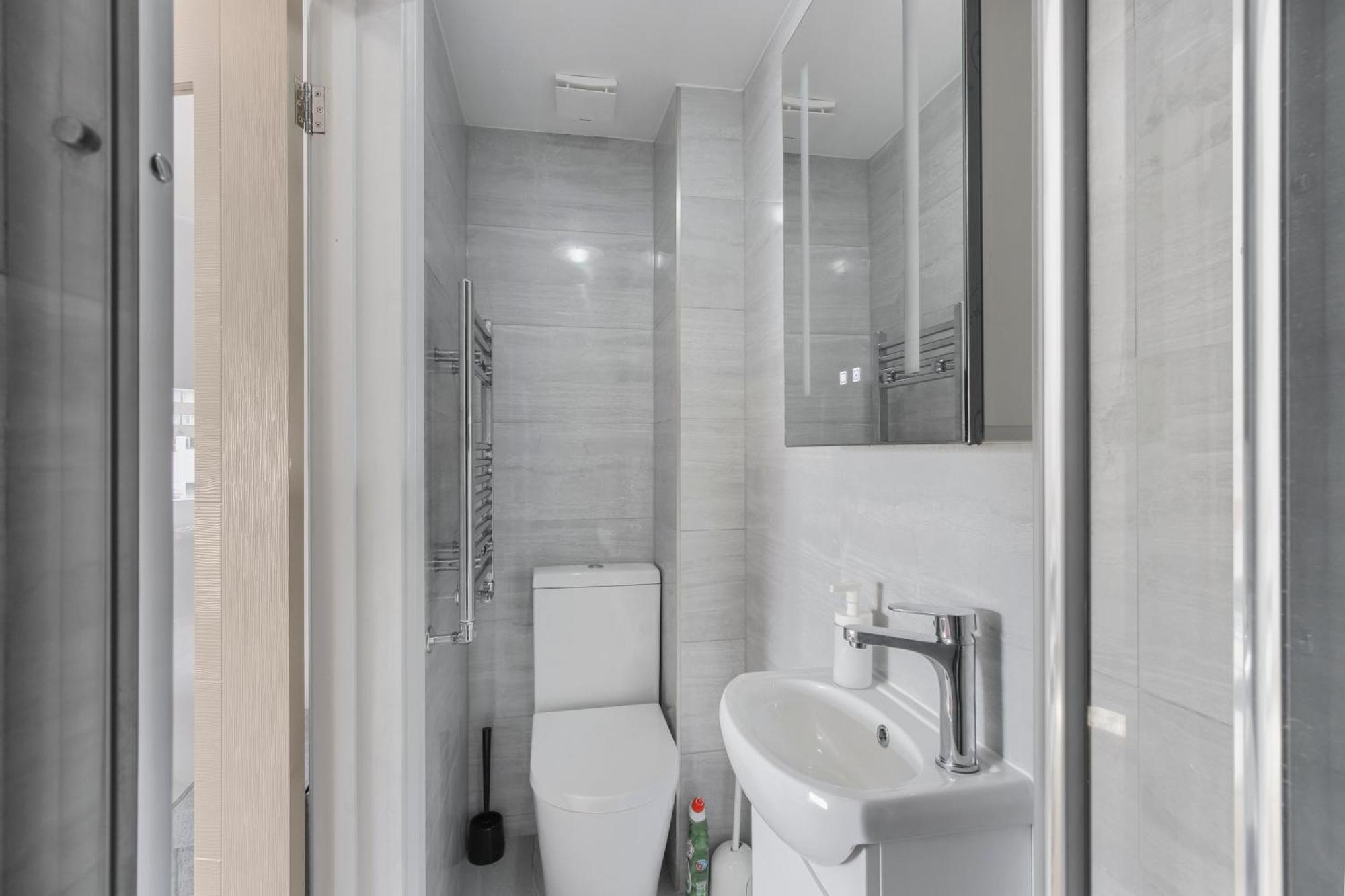 Zee Homes W6 Apartment