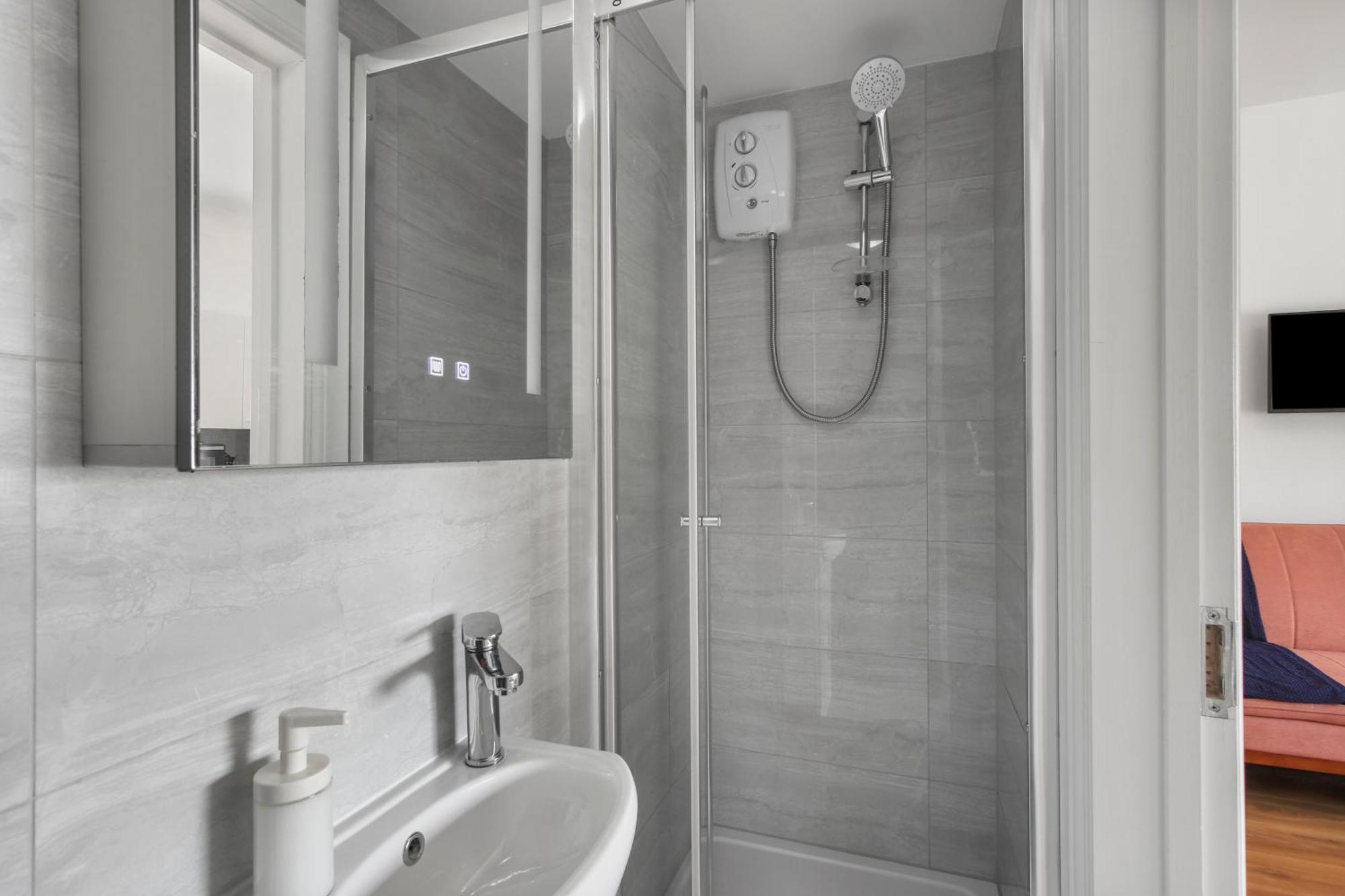 Apartment Zee Homes W6 *