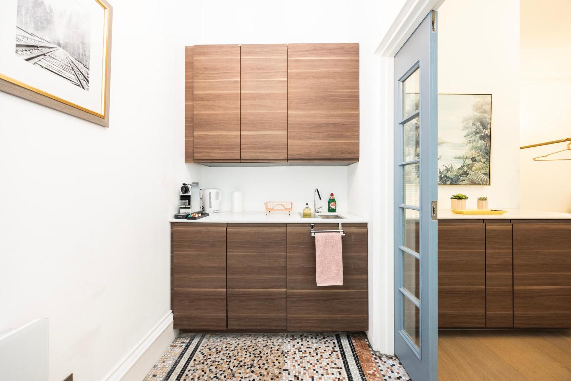 Modern 1 Bedroom Near Kensington High Street Apartment