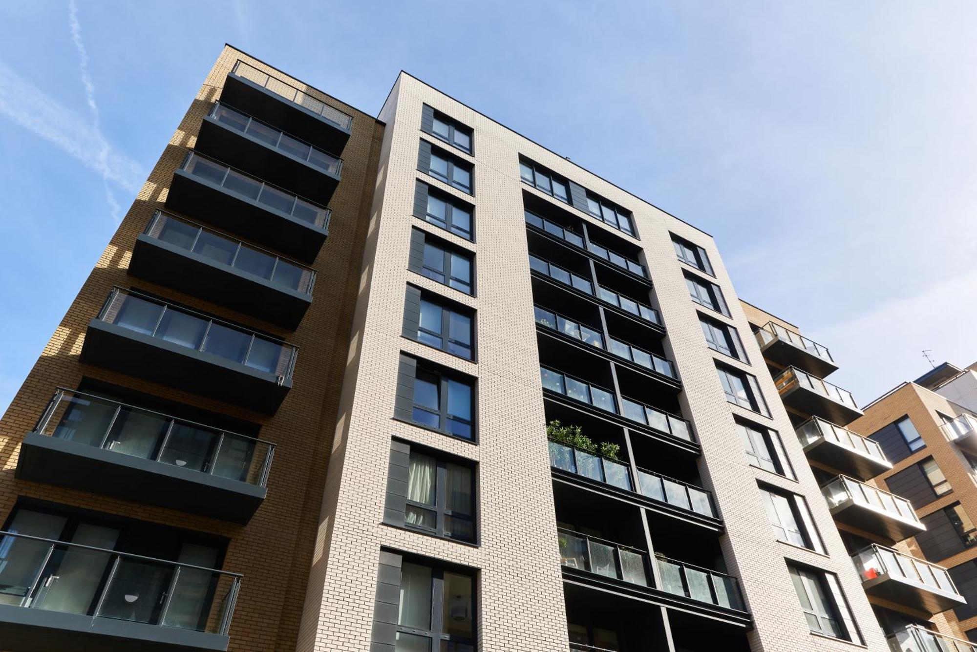 Beautiful 1 Bedroom With Balcony Near Mile End Apartment