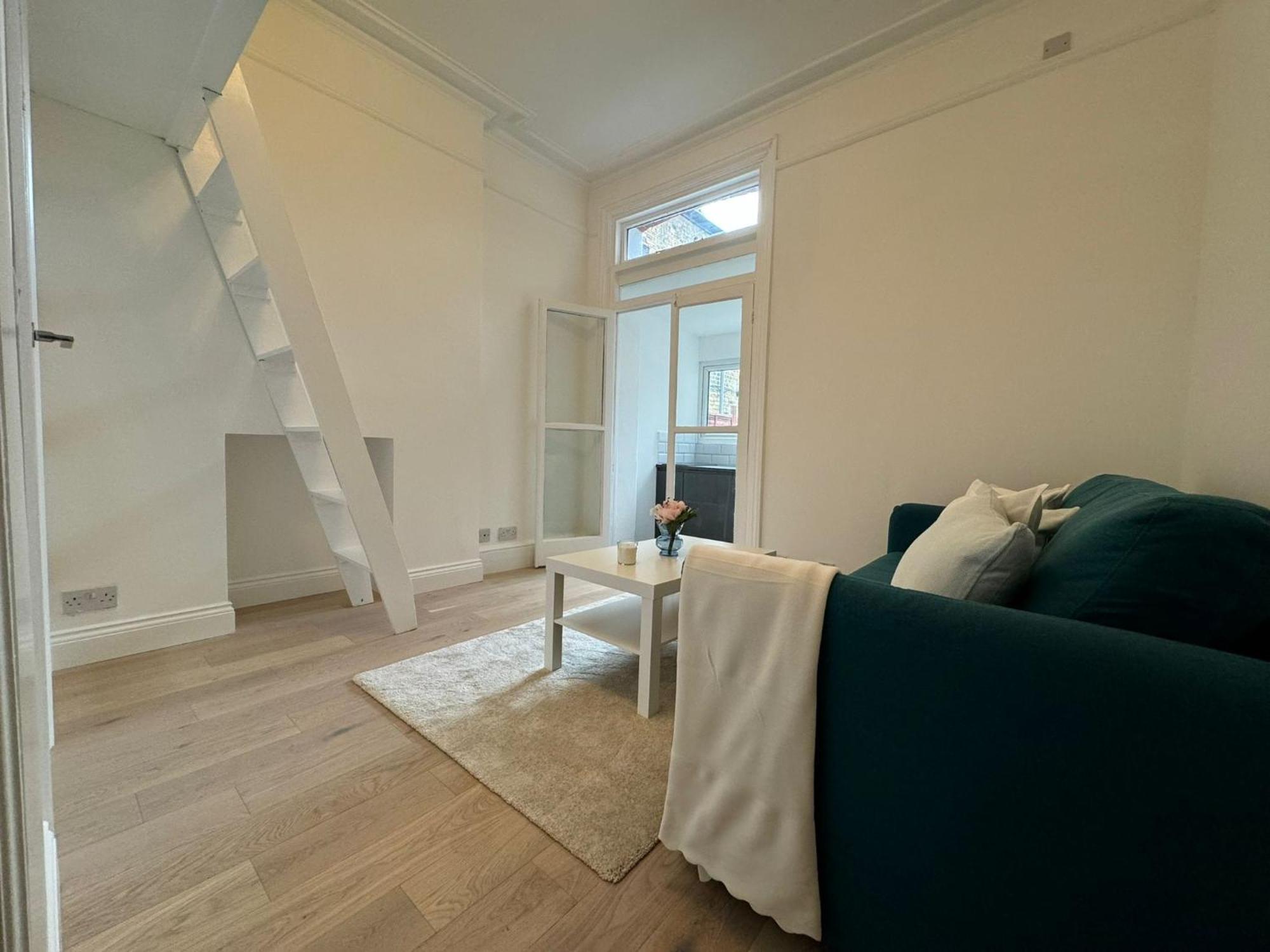 Modern Studio Chiswick Apartment
