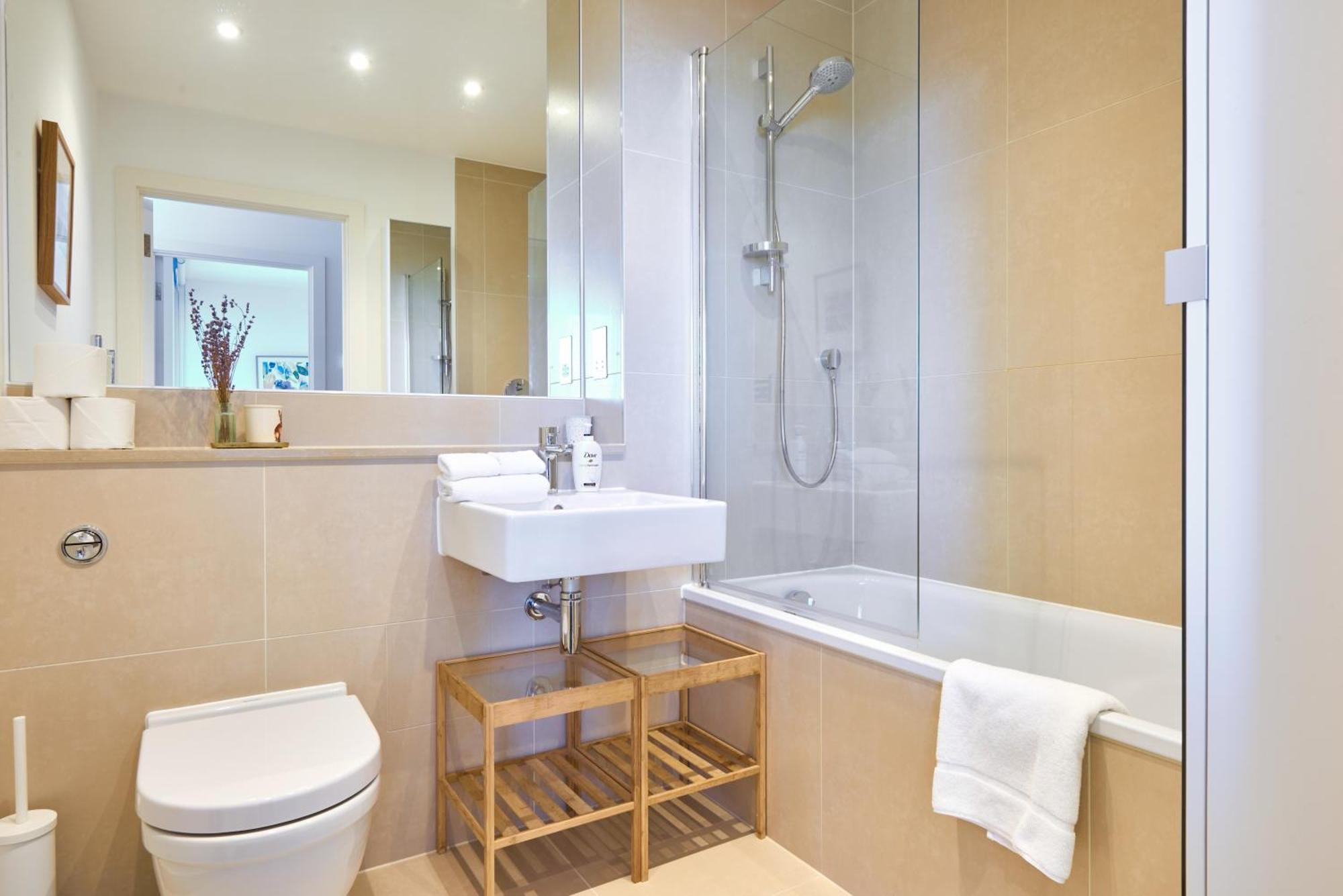 Beautiful 1 Bedroom With Balcony Near Mile End London
