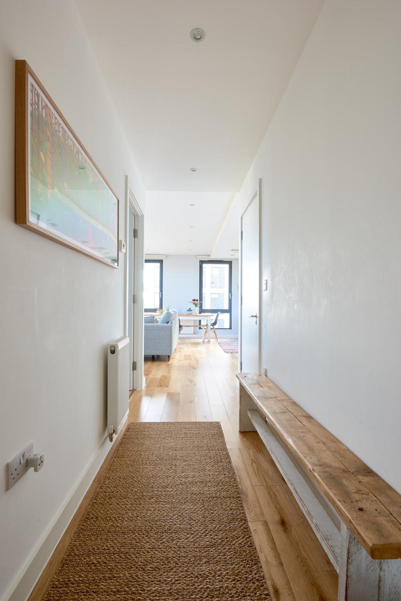 Beautiful 1 Bedroom With Balcony Near Mile End Apartment
