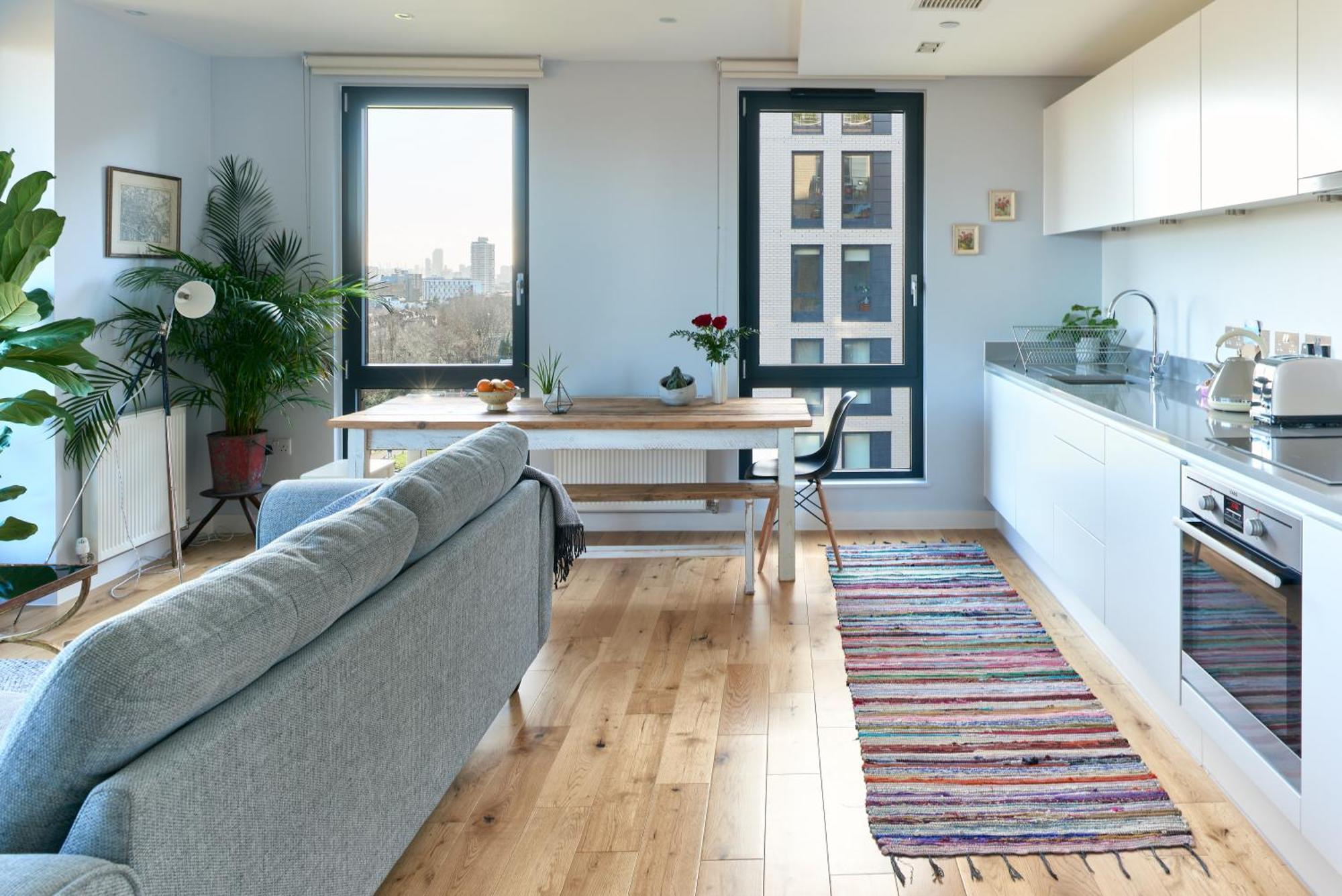 Beautiful 1 Bedroom With Balcony Near Mile End Apartment London