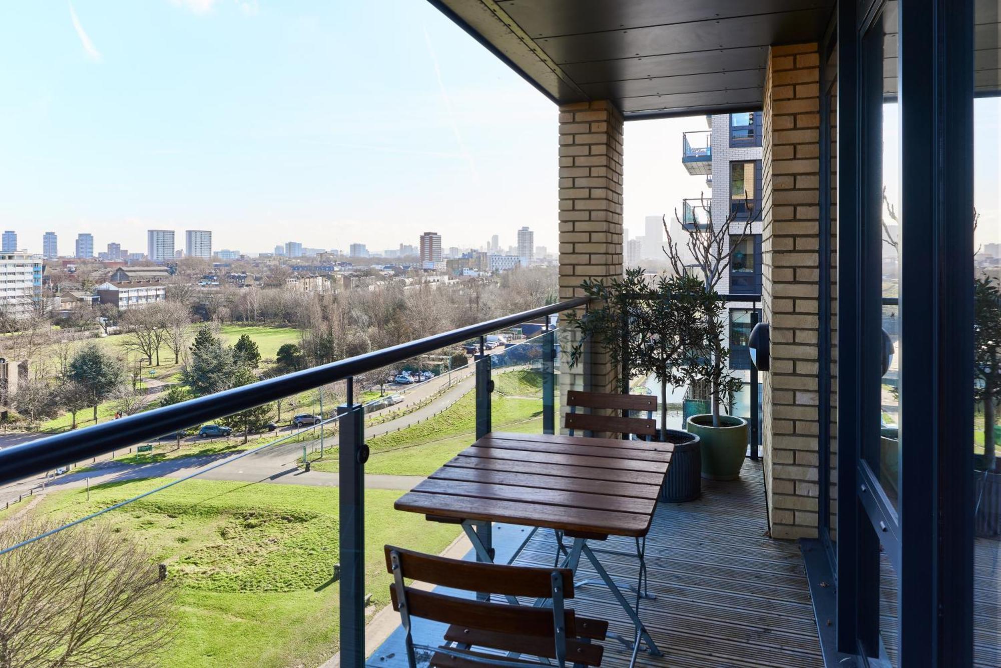Beautiful 1 Bedroom With Balcony Near Mile End London