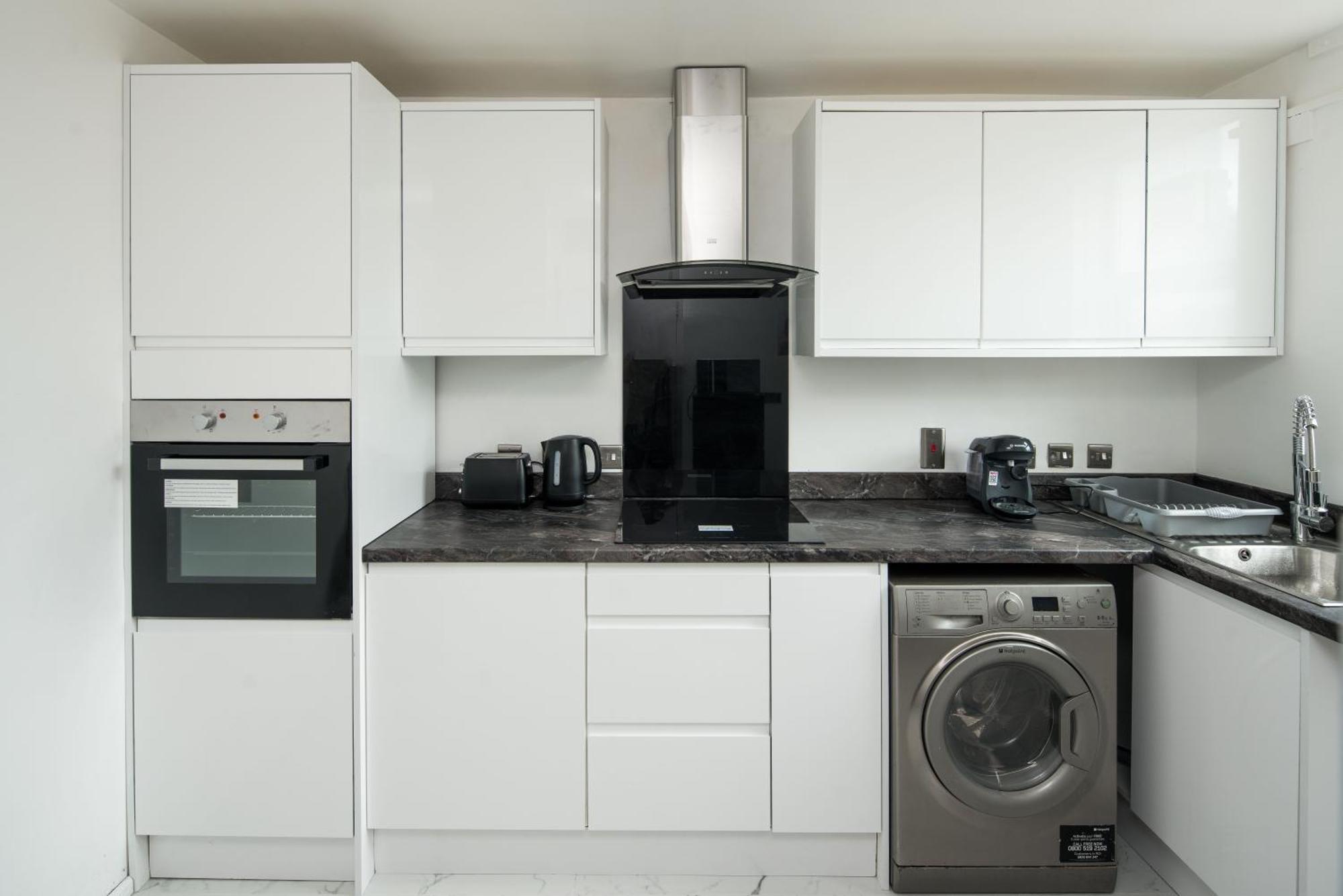 Apartment Stylish With Wifi And Easy Access To *