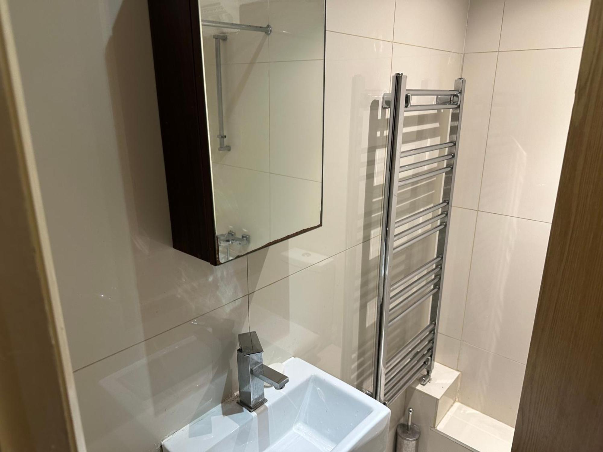 1 Bedroom S8 *