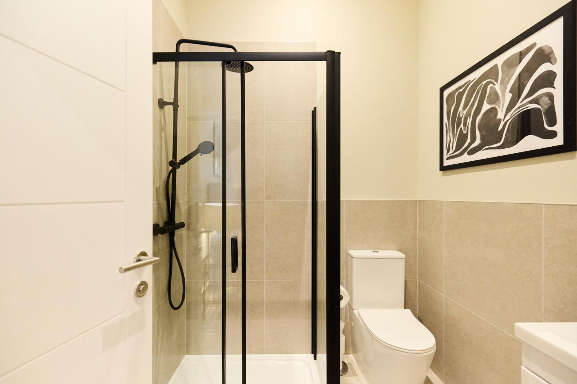 The Brixton Hill Place - Exquisite 2bdr Flat With Terrace * Londen
