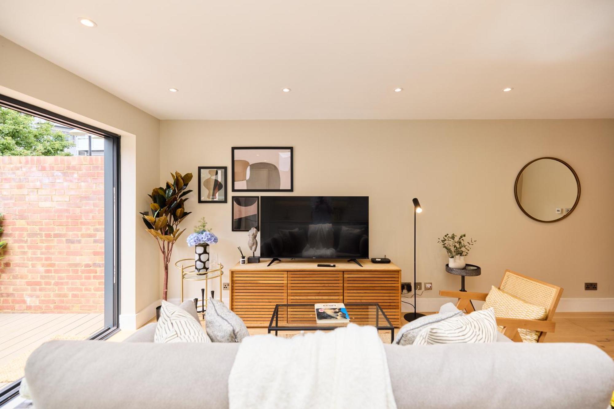 The Brixton Hill Place - Exquisite 2bdr Flat With Terrace * Londen