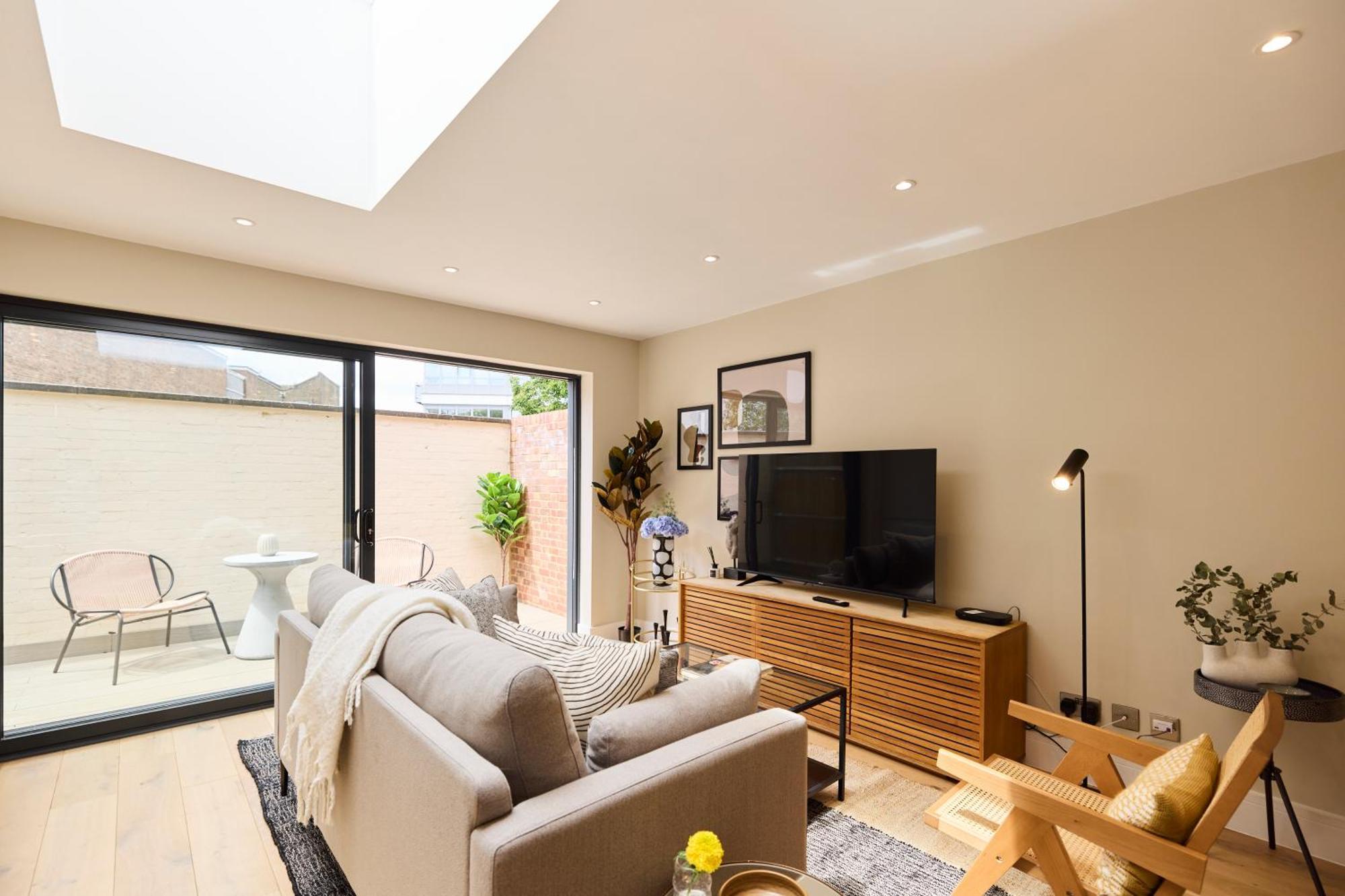 The Brixton Hill Place - Exquisite 2bdr Flat With Terrace Appartement