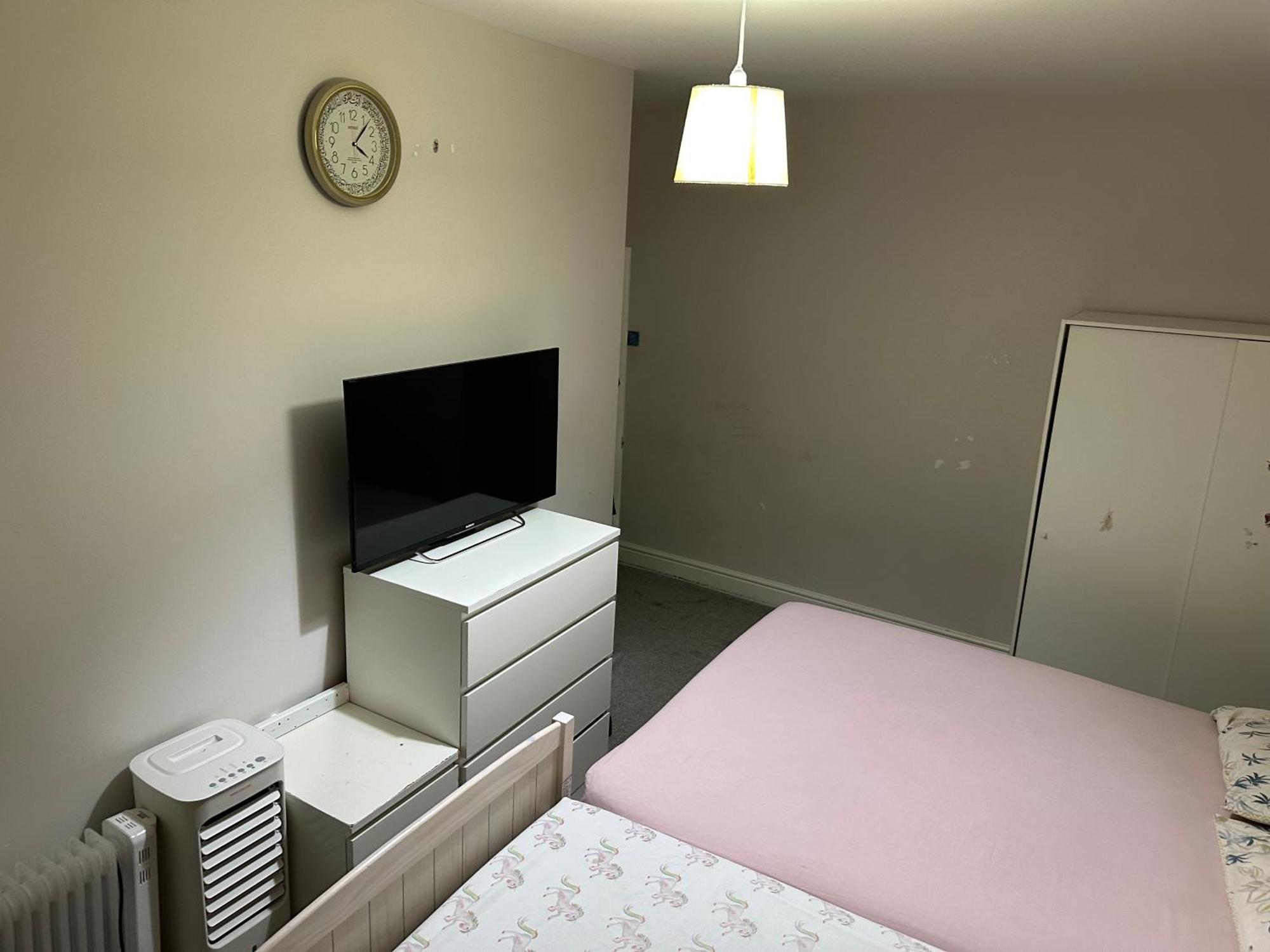 2 Bed Flat In Apartment London