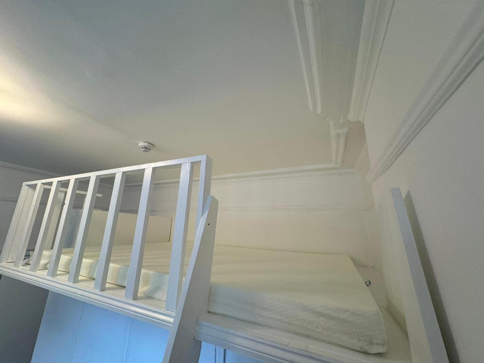 Modern Studio Chiswick Apartment