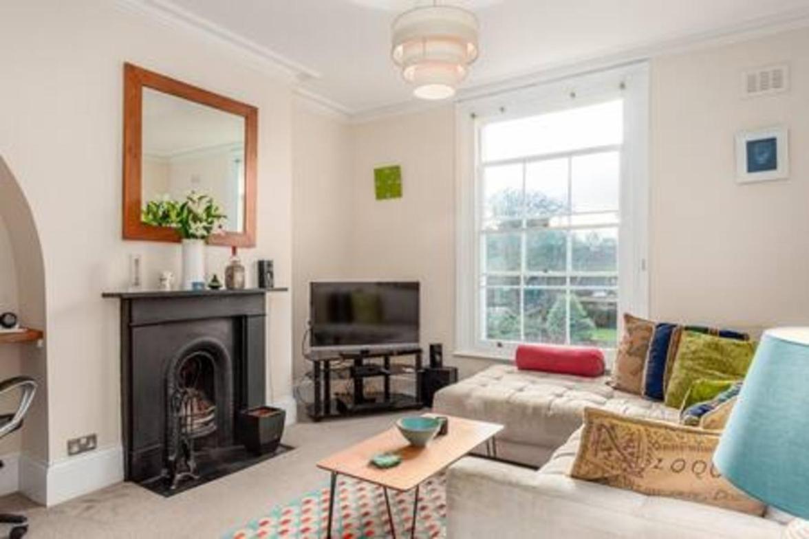 Lovely 2-bed Flat Next To Oval Cricket Ground * London