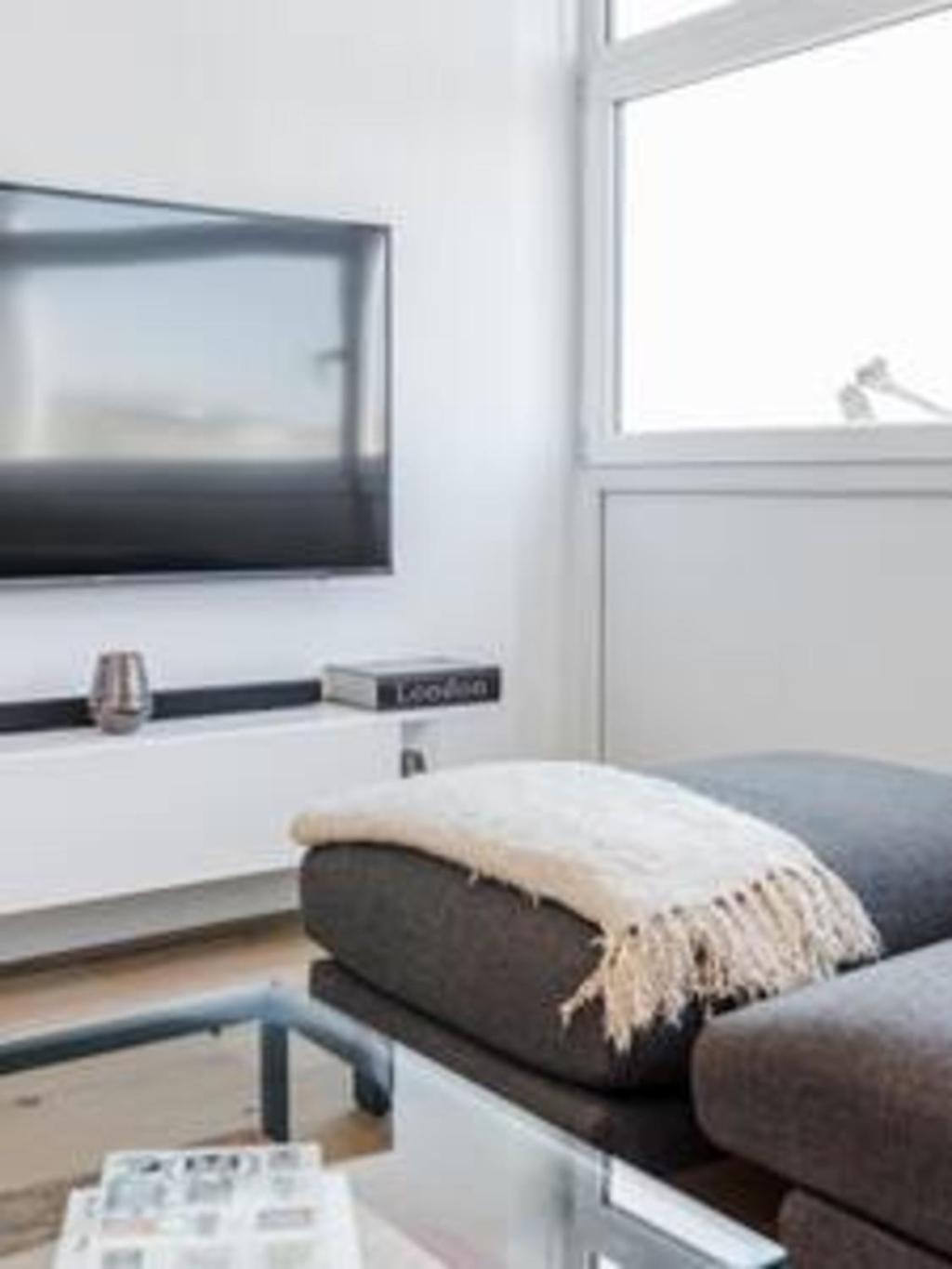 Spacious 2bed In Location Holland Park-n Hill Apartment *