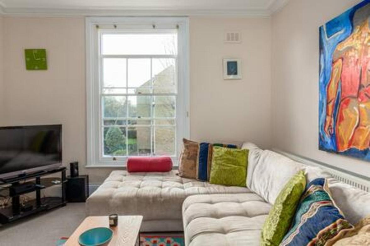Lovely 2-bed Flat Next To Oval Cricket Ground Apartment *