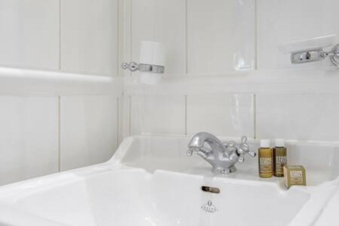 Unbeatable Location In Camden-spacious Flat * London