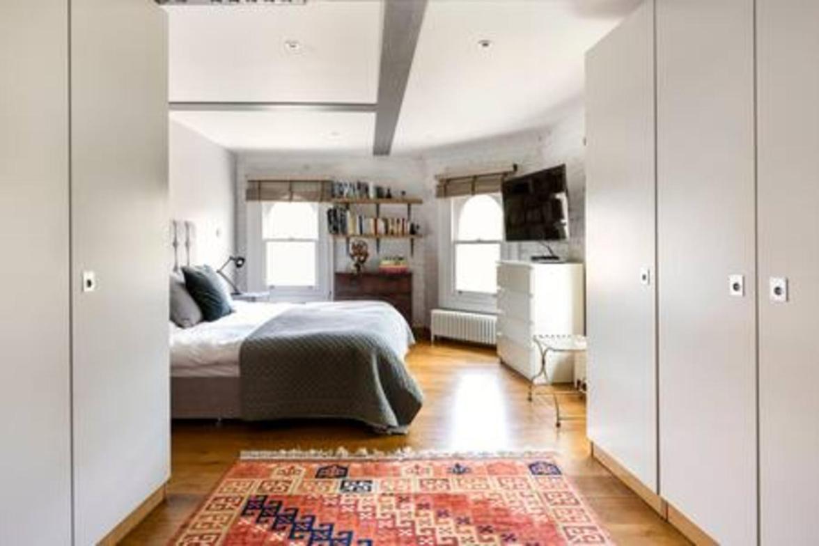 Experience In Amazing Reconverted Gin House Appartement *
