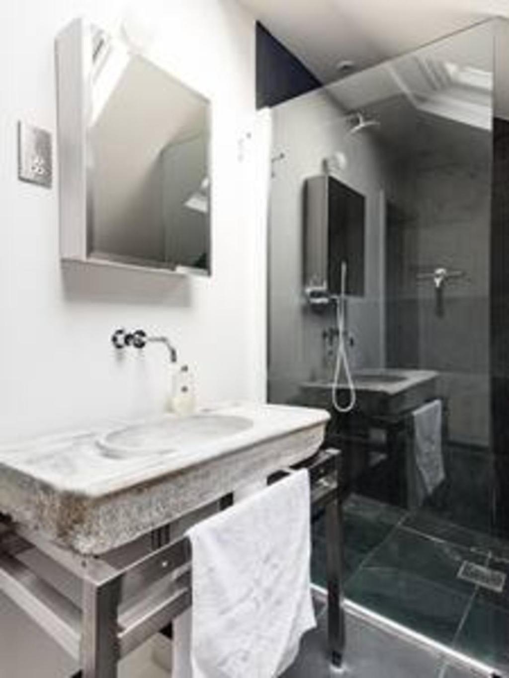 Appartement Experience In Amazing Reconverted Gin House Londen
