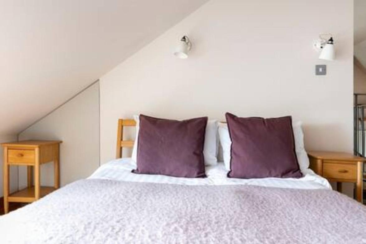 Experience In Amazing Reconverted Gin House Appartement Londen
