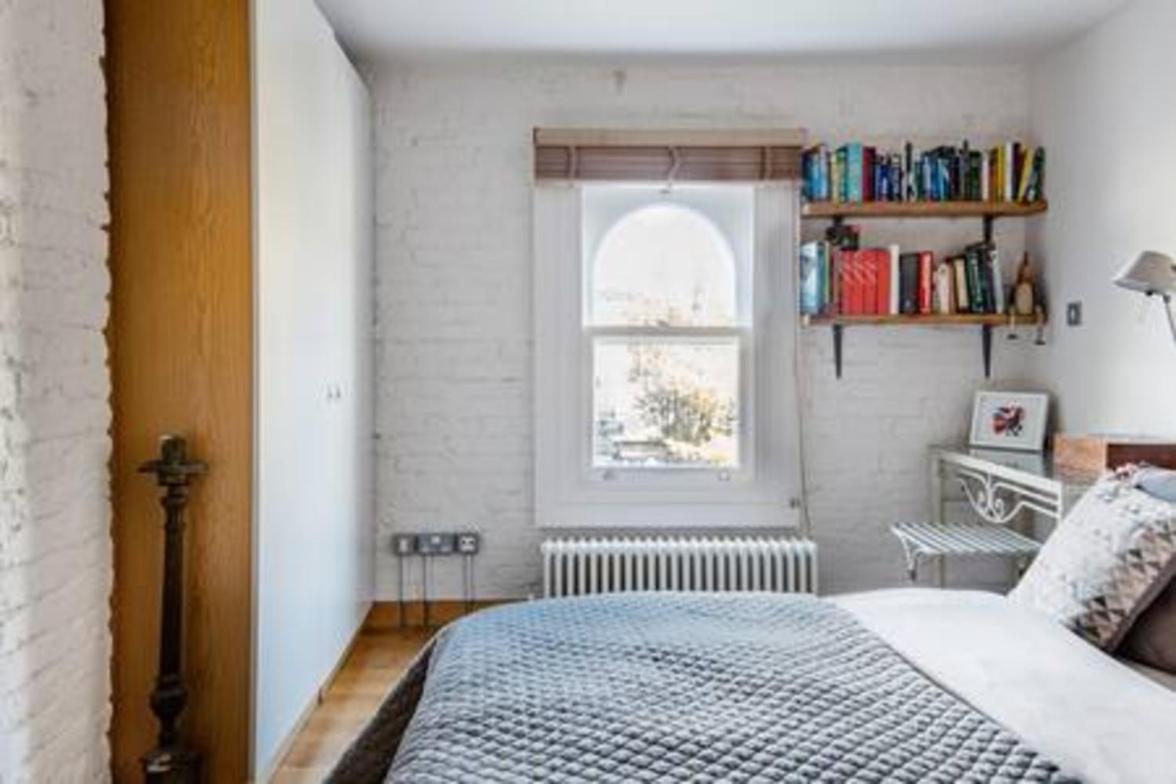 Experience In Amazing Reconverted Gin House Appartement Londen