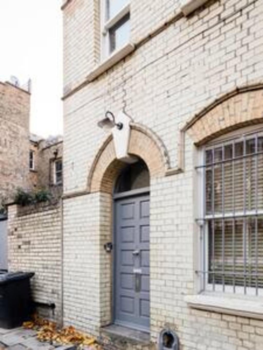 Experience In Amazing Reconverted Gin House * Londen